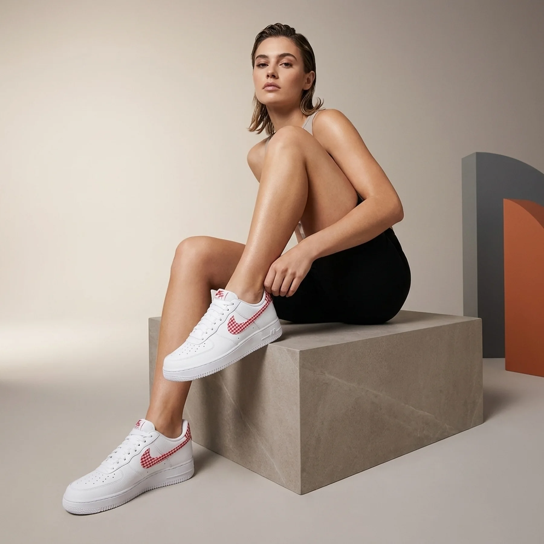 Кросівки жіночі Nike Air Force 1 07 Ess Trend (DZ2784-101)