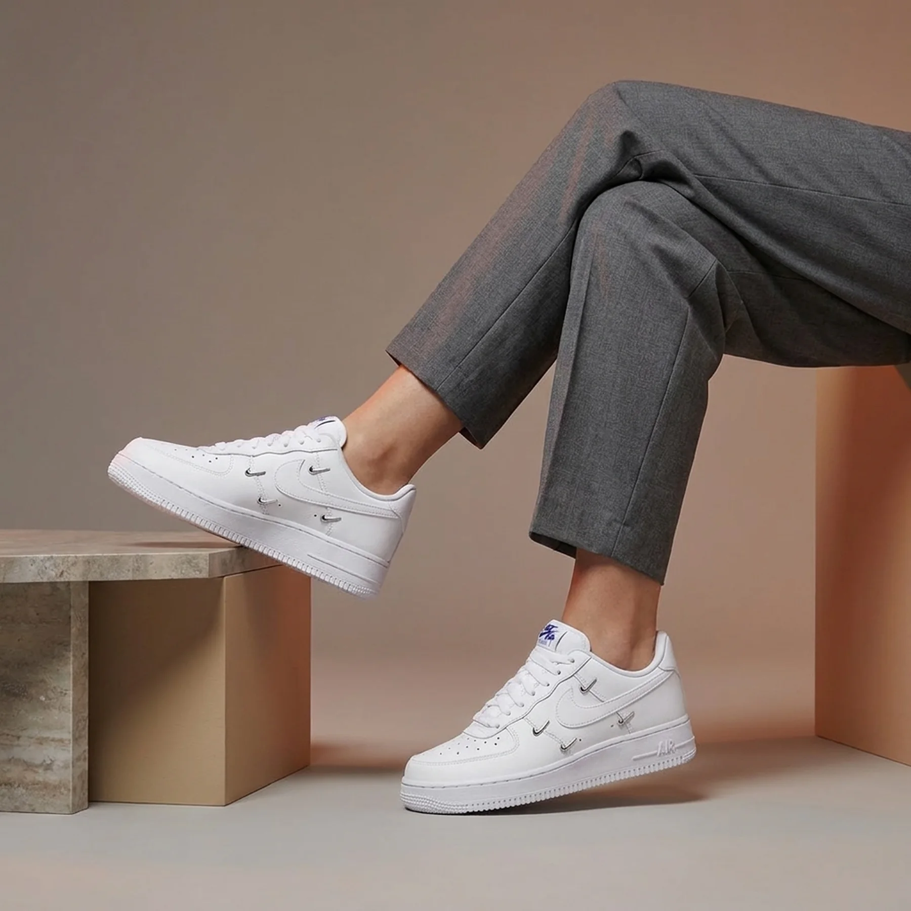 Кросівки жіночі Nike Air Force 1 '07 Lx (CT1990-100)