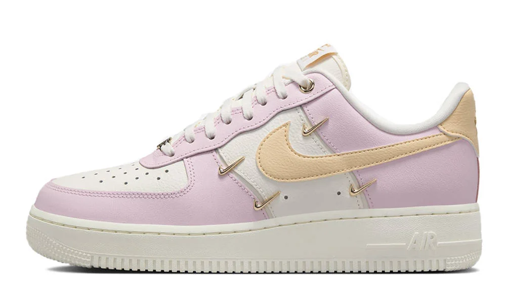 Кросівки жіночі Nike Аir Force 1 `07 Lx (IB2574-600)