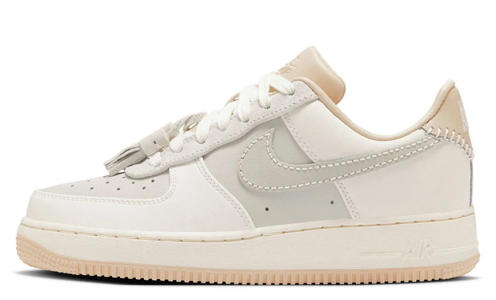 Кросівки жіночі NIKE AIR FORCE 1 '07 W "TASSELS"