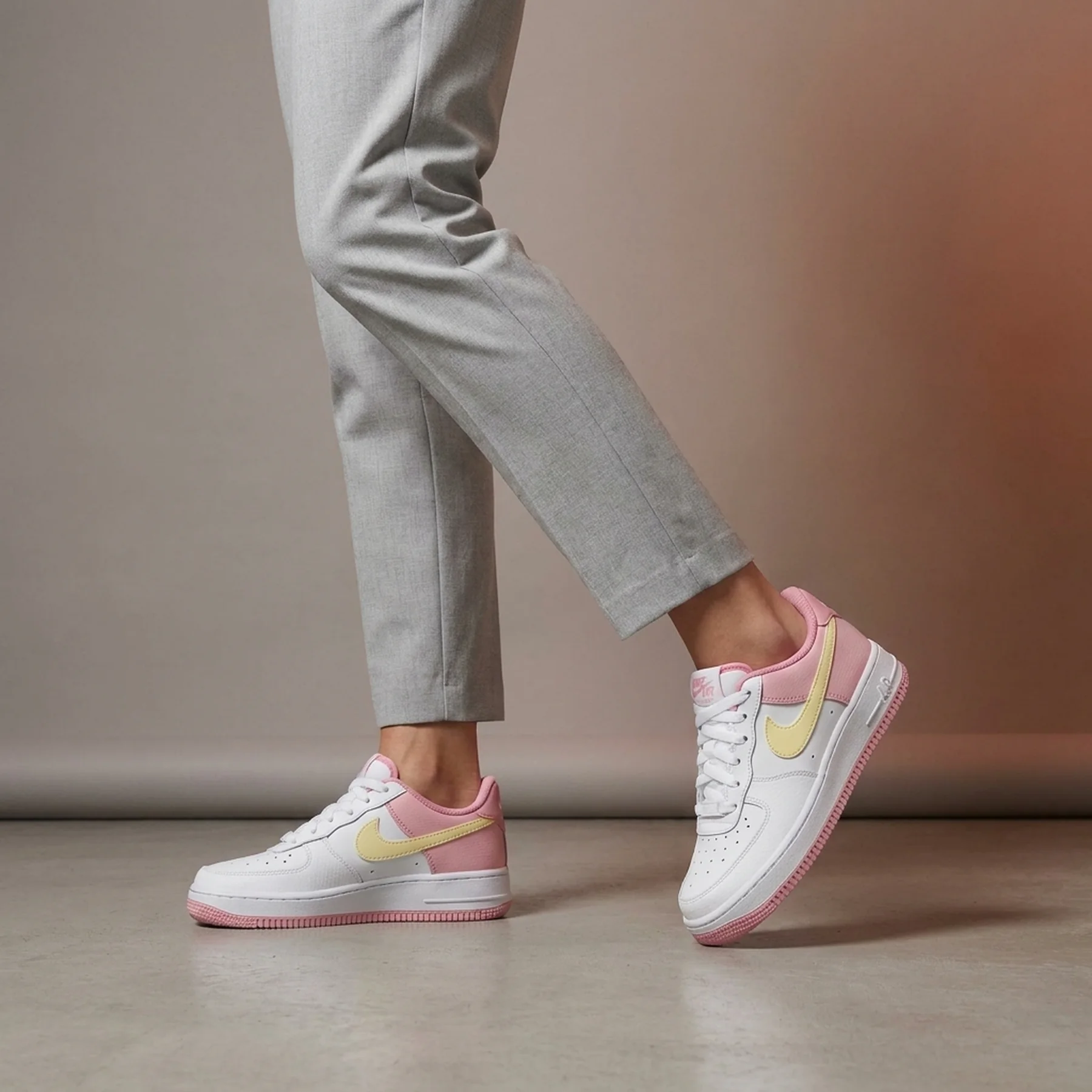 Кросівки жіночі Nike Air Force 1 Gs (DV7762-001)