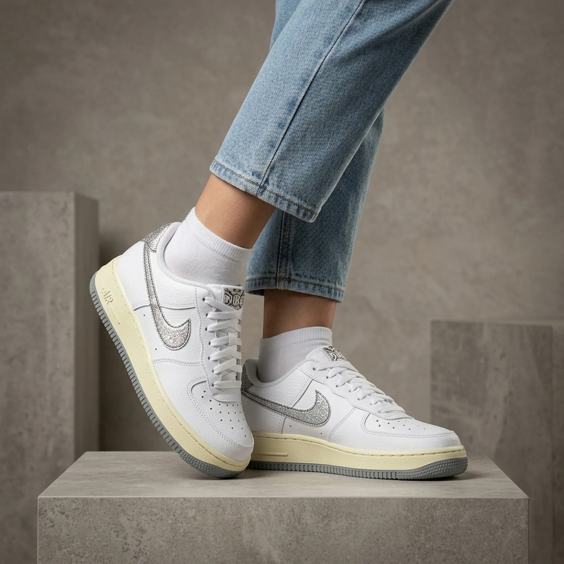 Кросівки жіночі Nike Air Force 1 Low Gs Lv8 3 (DX1657-100)