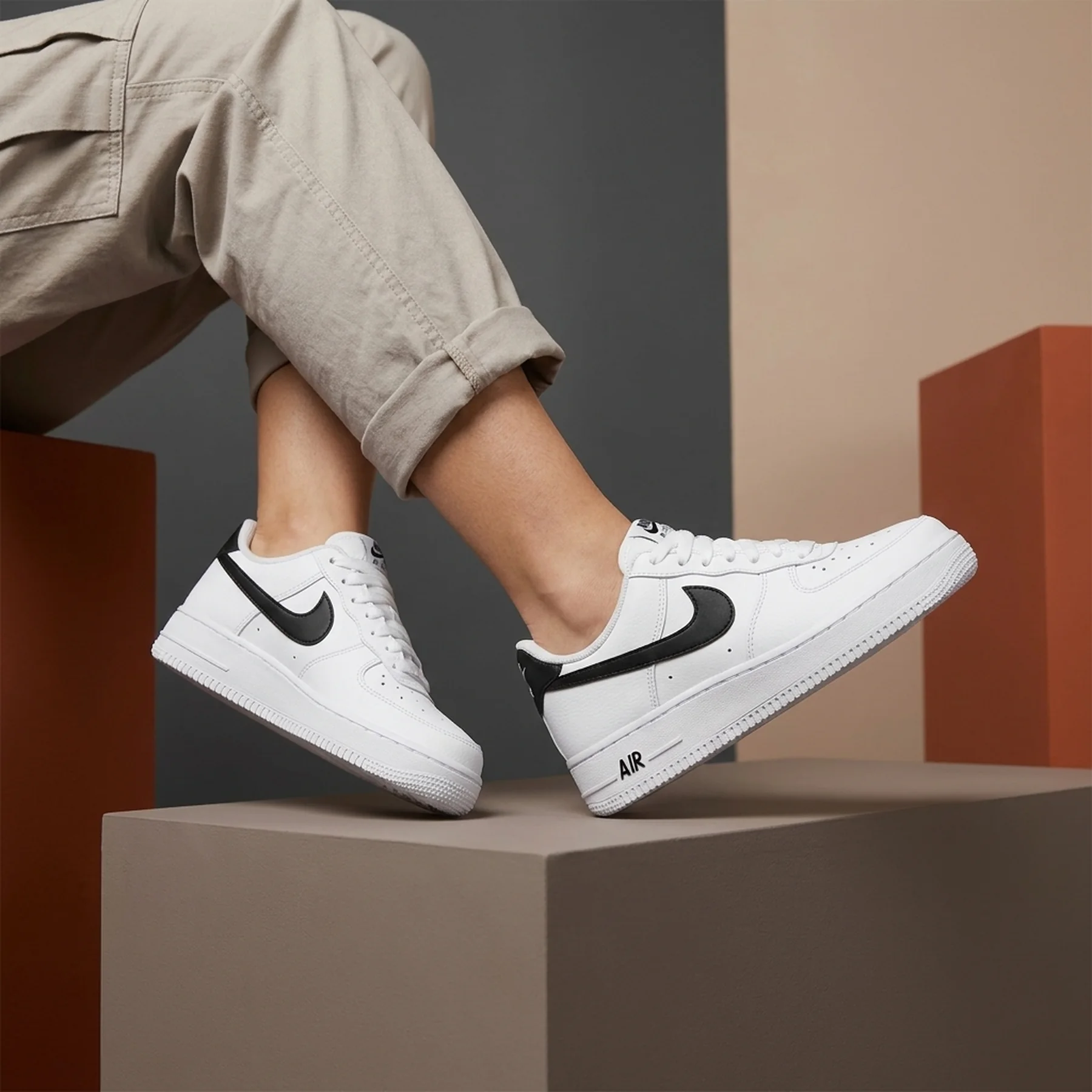 Кросівки жіночі Nike Air Force 1 Low White Black M (DD8959-103)