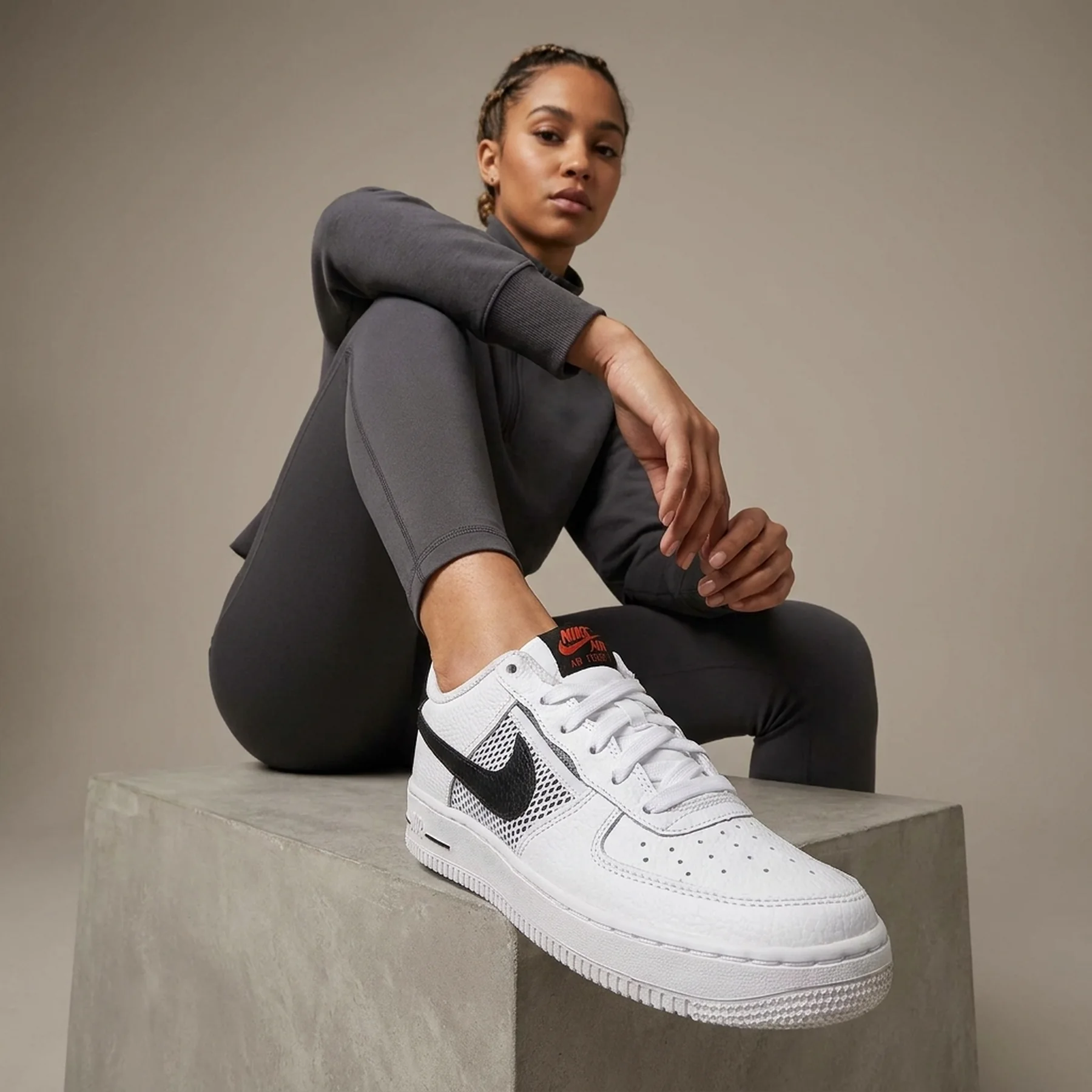 Кросівки жіночі Nike Air Force 1 Lv8 (DH9596-100)