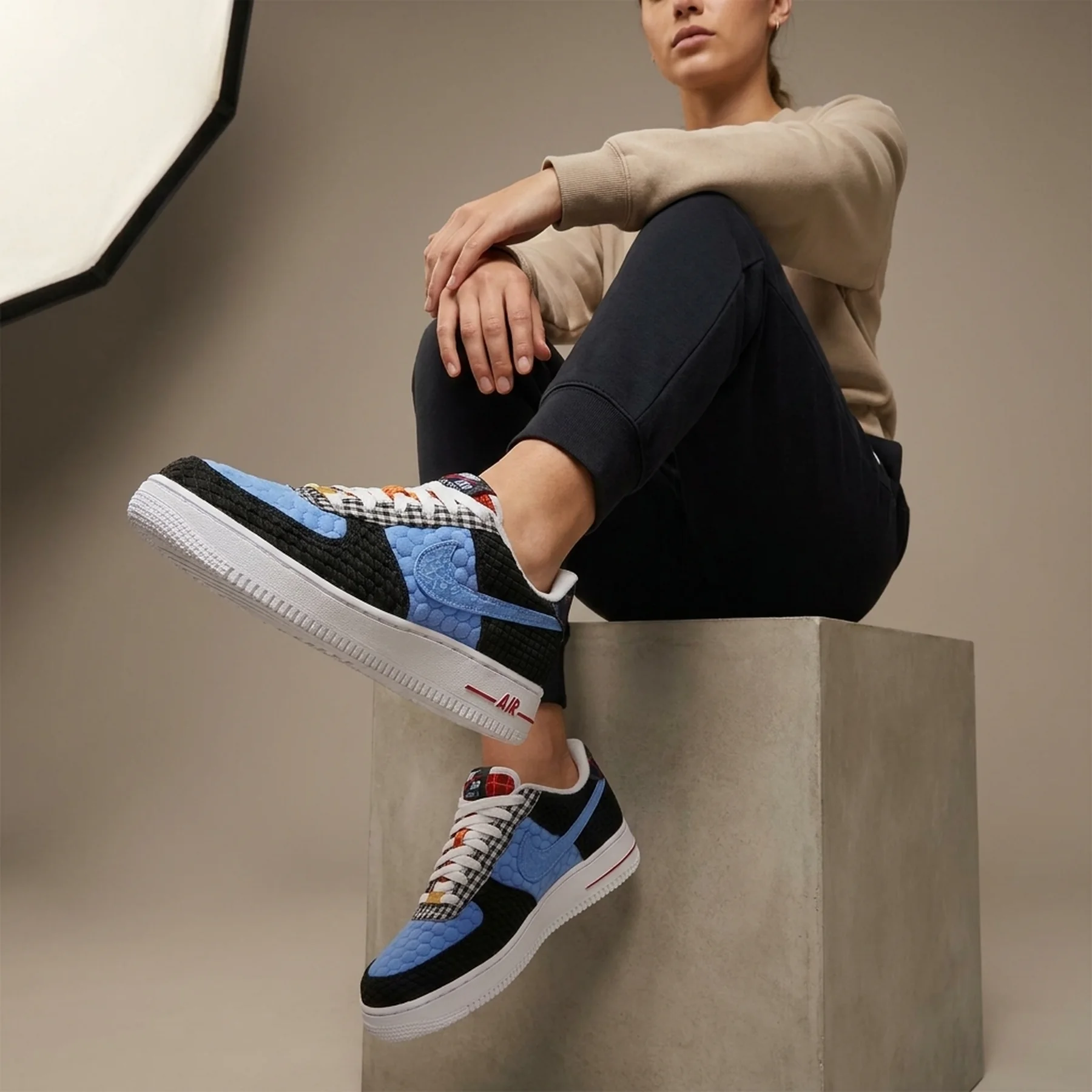 Кросівки жіночі Nike Air Force 1 Lv8 (DZ5302-001)