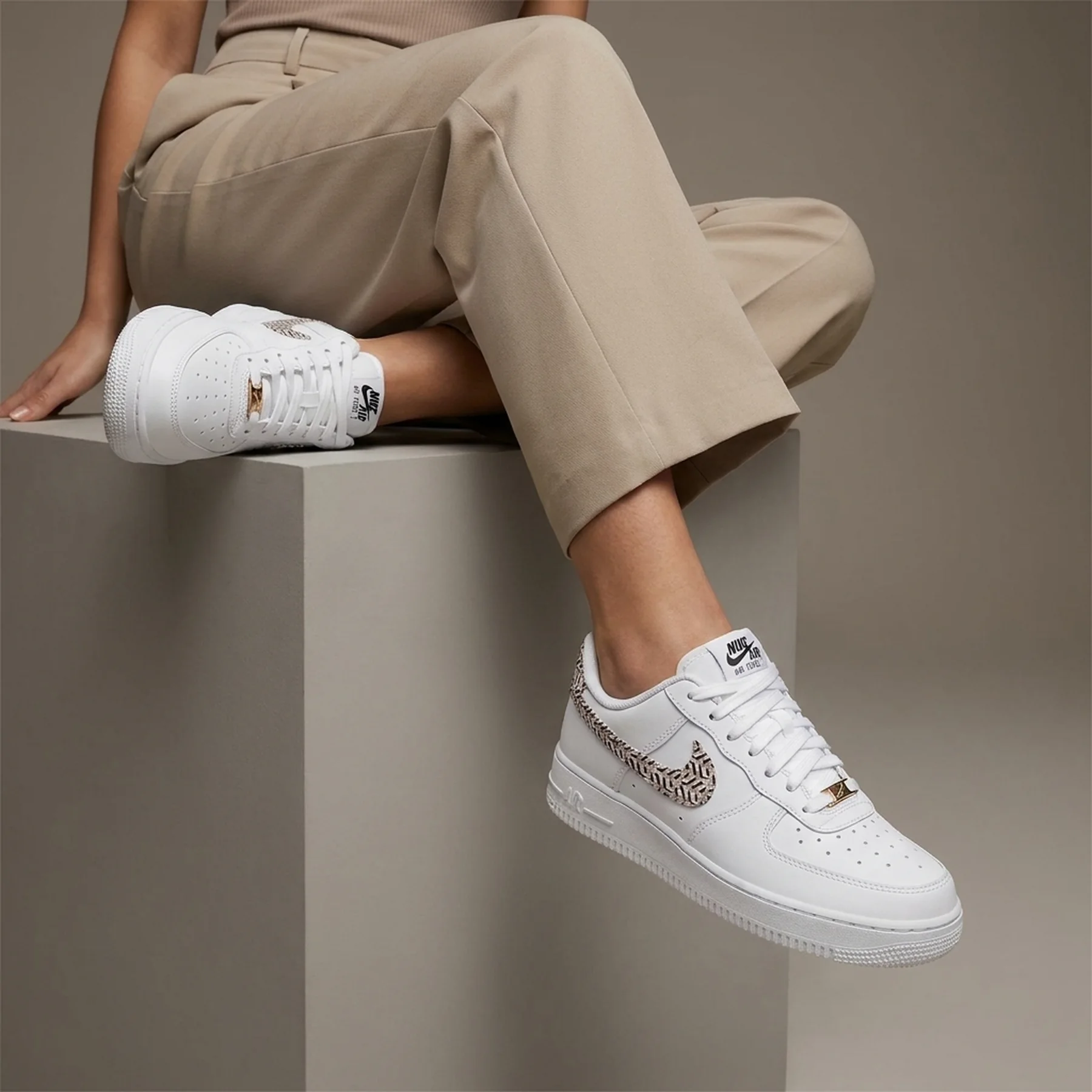 Кросівки жіночі Nike Air Force 1 Lx United (DZ2709-100)