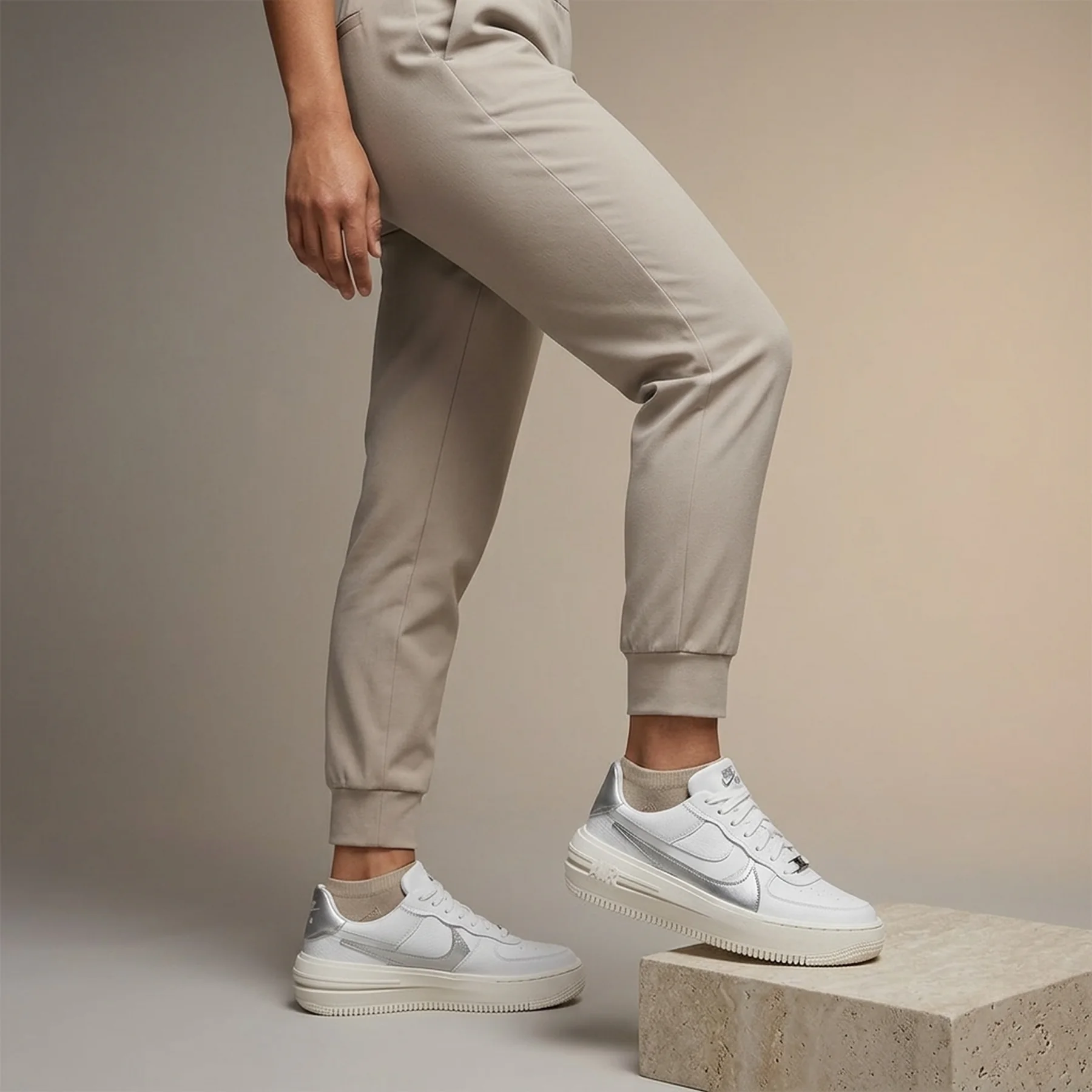Кросівки жіночі Nike Air Force 1 Plt.Af.Orm (DJ9946-101)