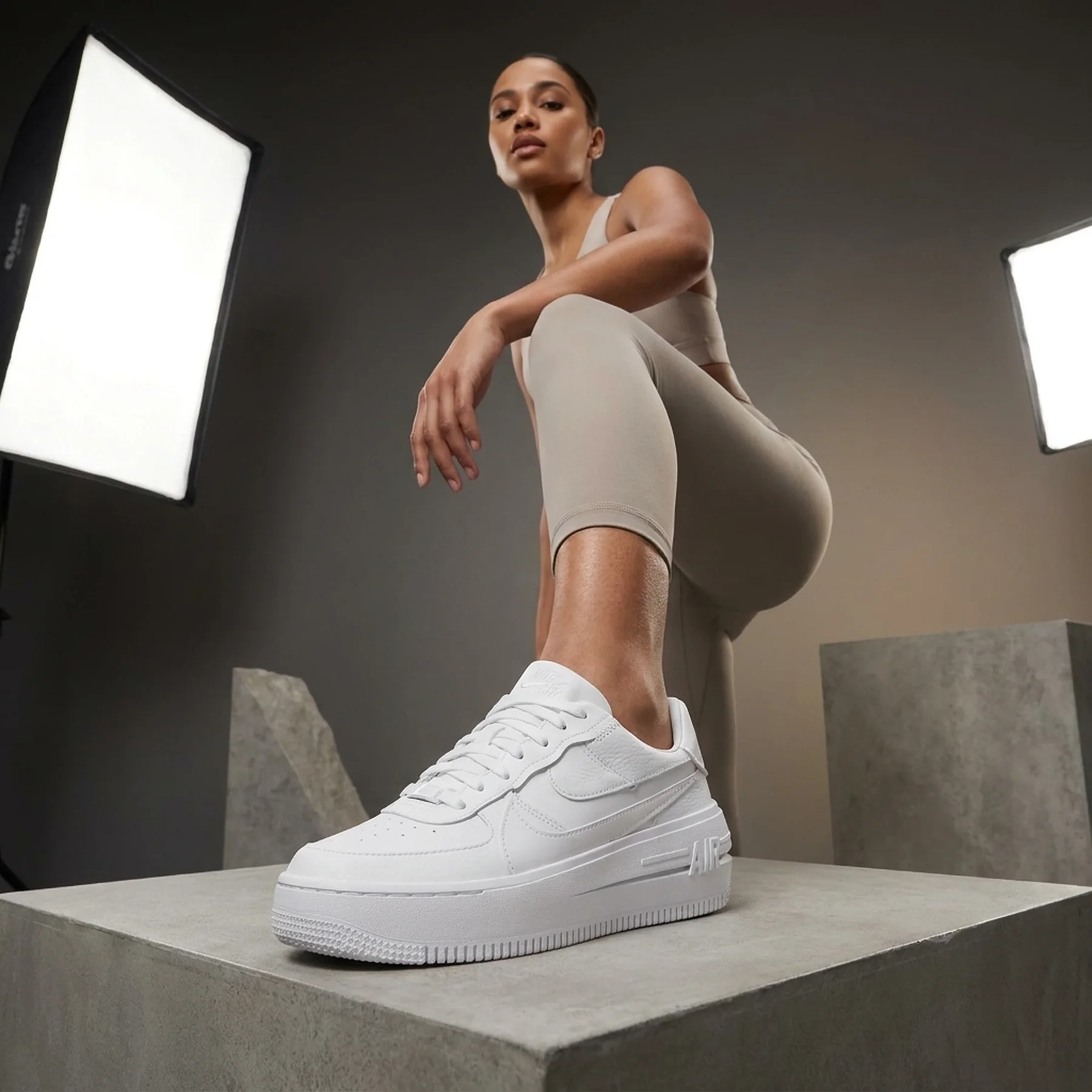 Кросівки жіночі Nike Air Force 1 Plt.Af.Orm Triple White W (DJ9946-100)