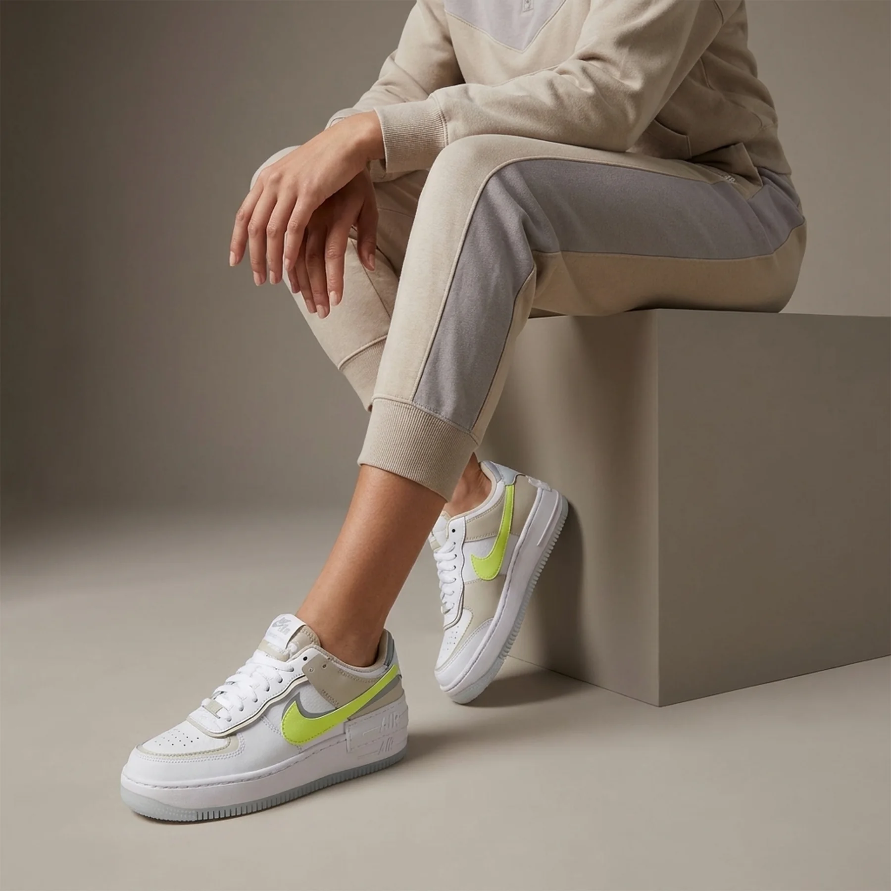 Кросівки жіночі Nike Air Force 1 Shadow (FB7582-100)