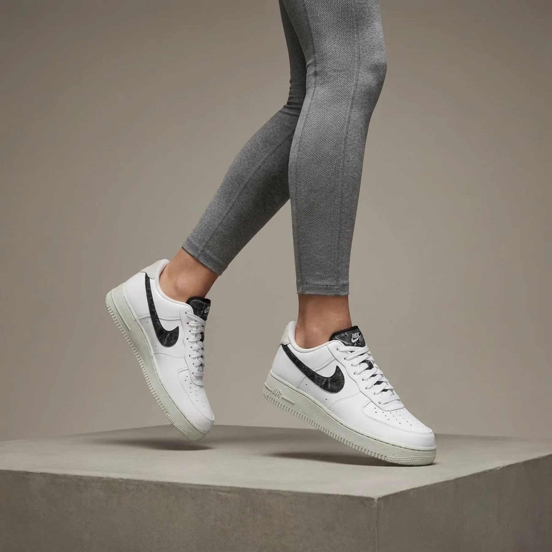 Кросівки жіночі Nike Air Force 1'07 Se (DA6682-100)