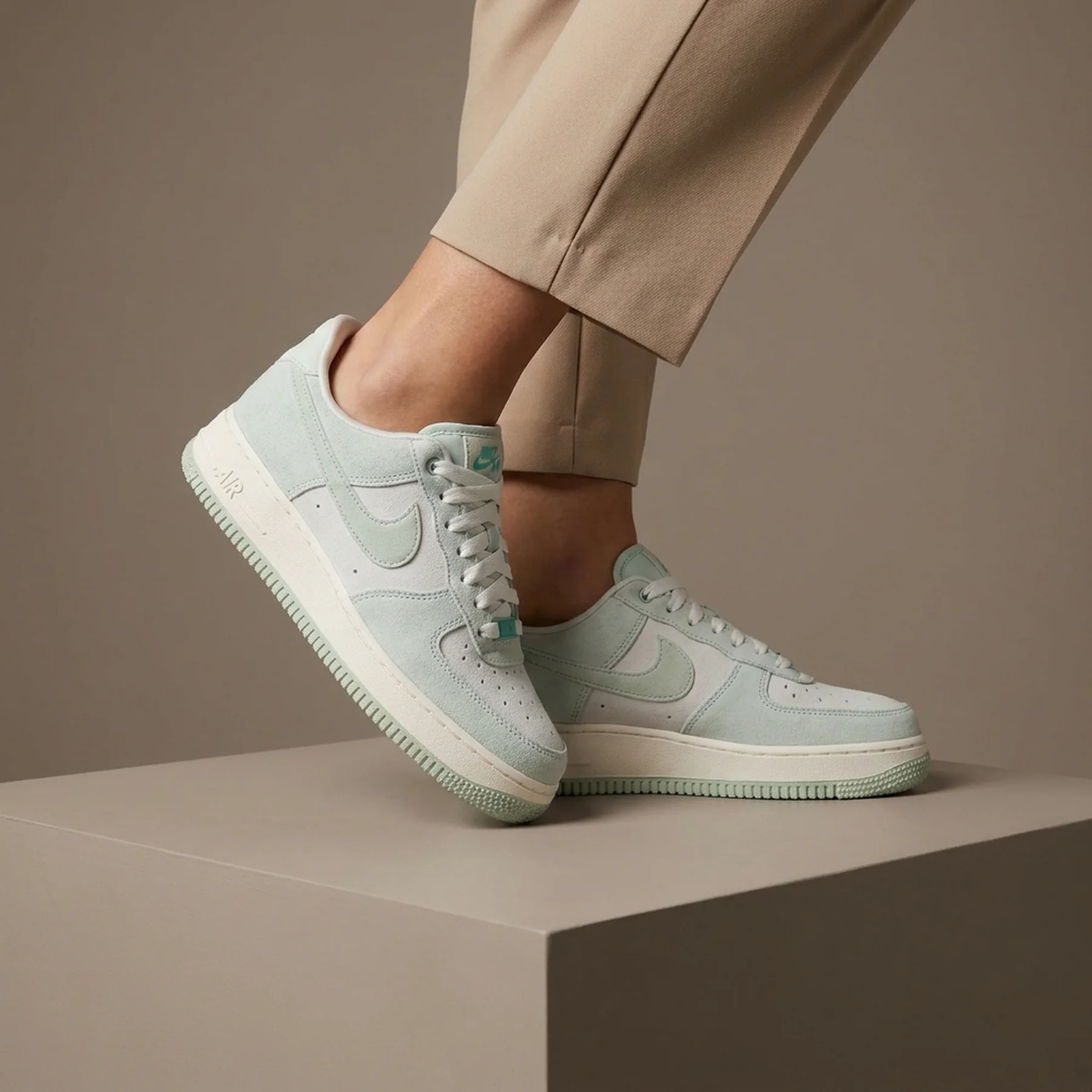 Кросівки жіночі Nike Air Force 1'07 Se W (HQ1497-099)