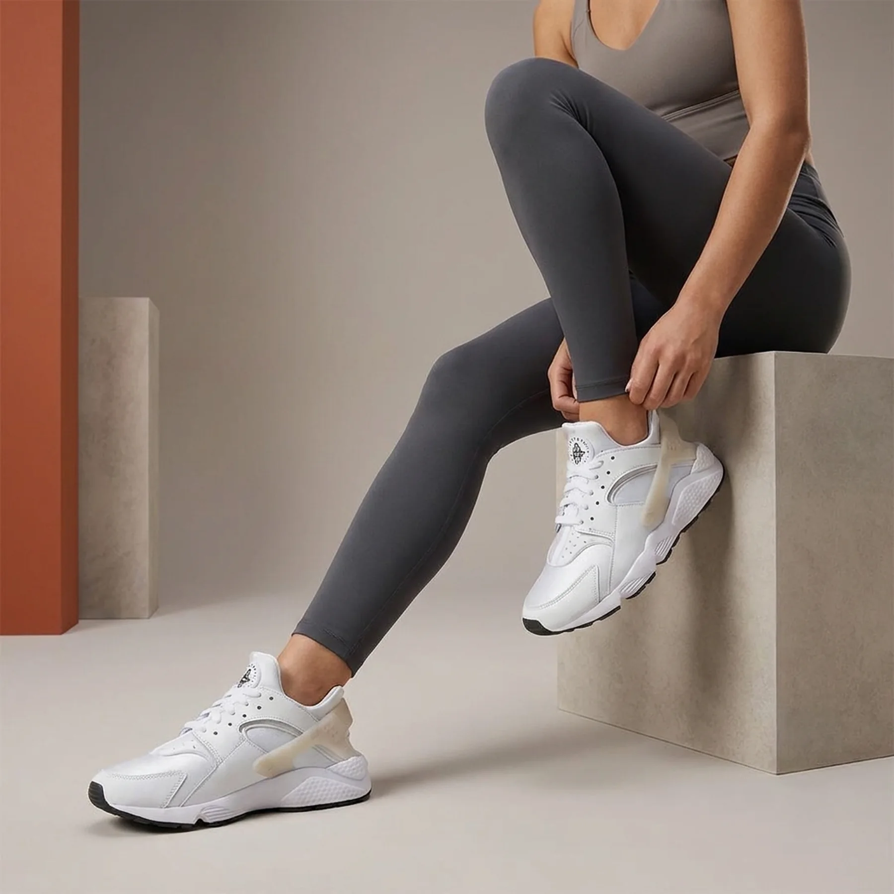 Кросівки жіночі Nike Air Huarache (DR5726-001)