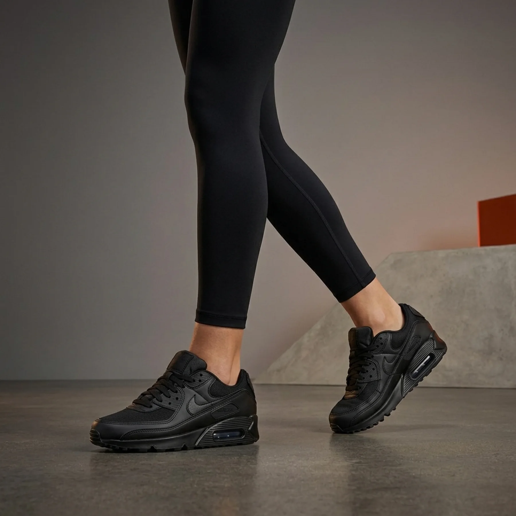 Кросівки жіночі Nike Air Max 90 (DH8010-001)