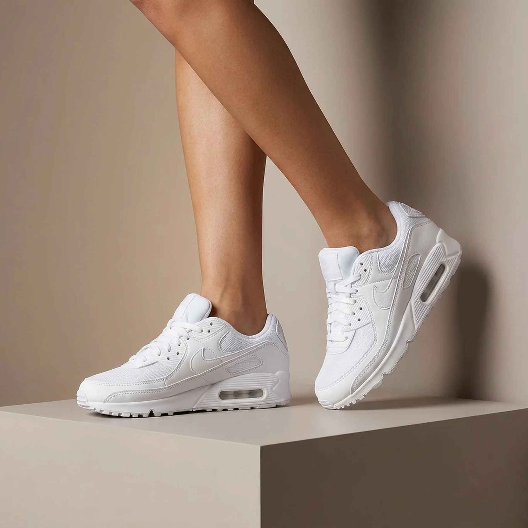 Кросівки жіночі Nike Air Max 90 (DH8010-100)