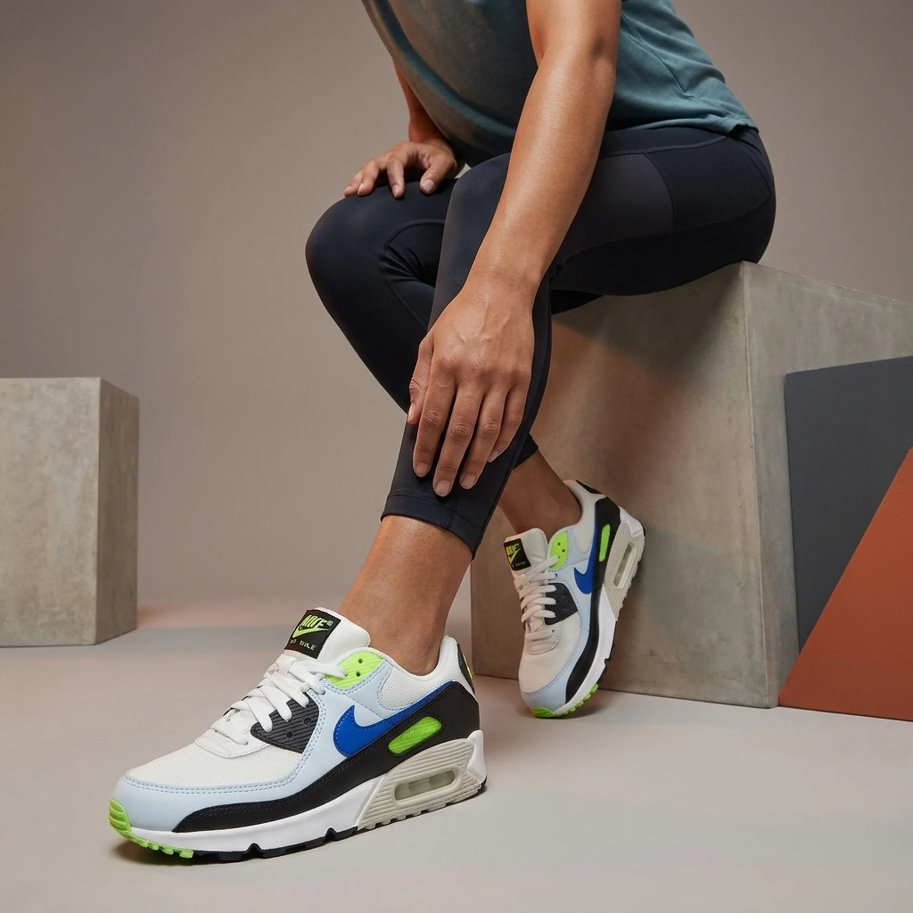 Кросівки жіночі Nike Air Max 90 (DH8010-102)