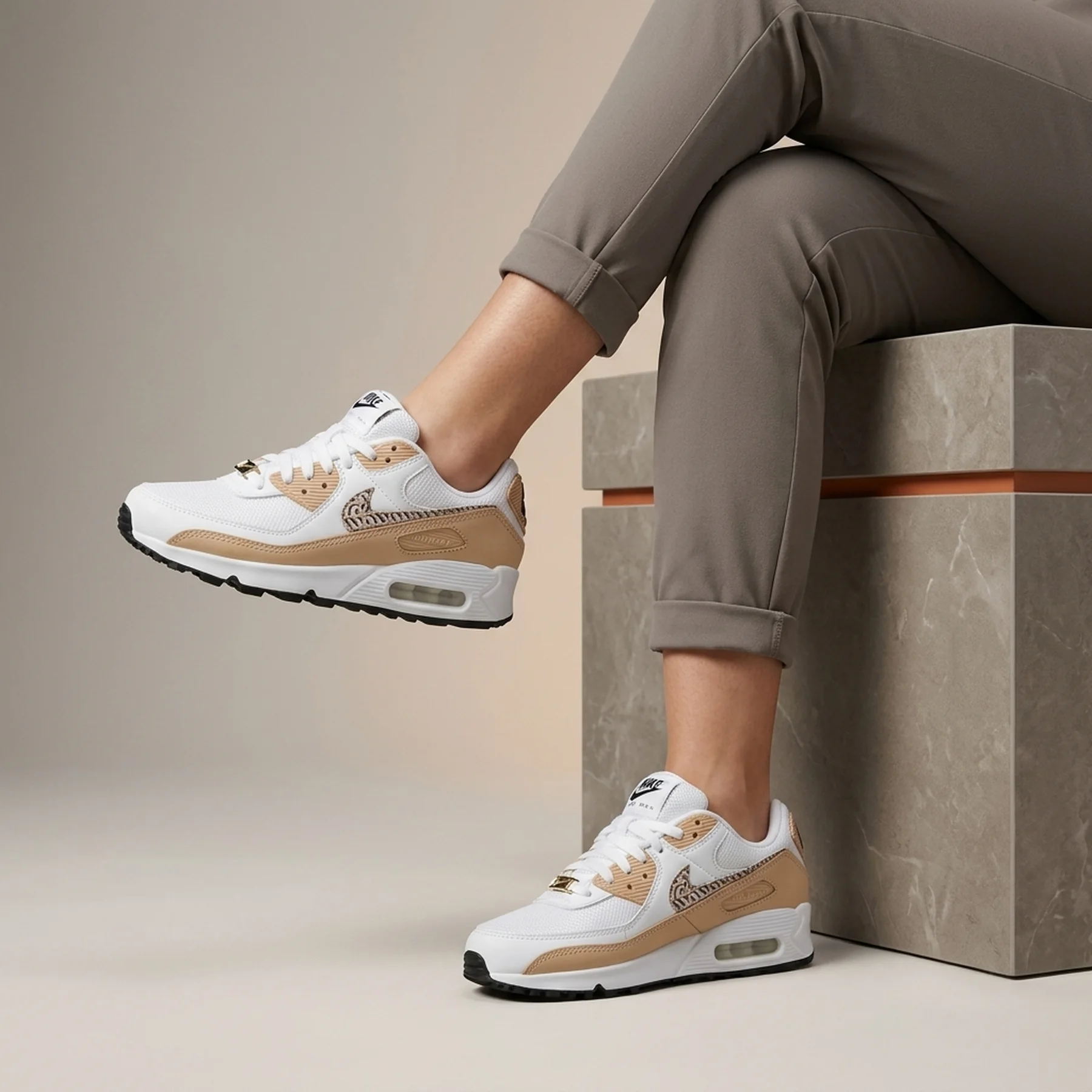 Кросівки жіночі Nike Air Max 90 United (FB2617-100)