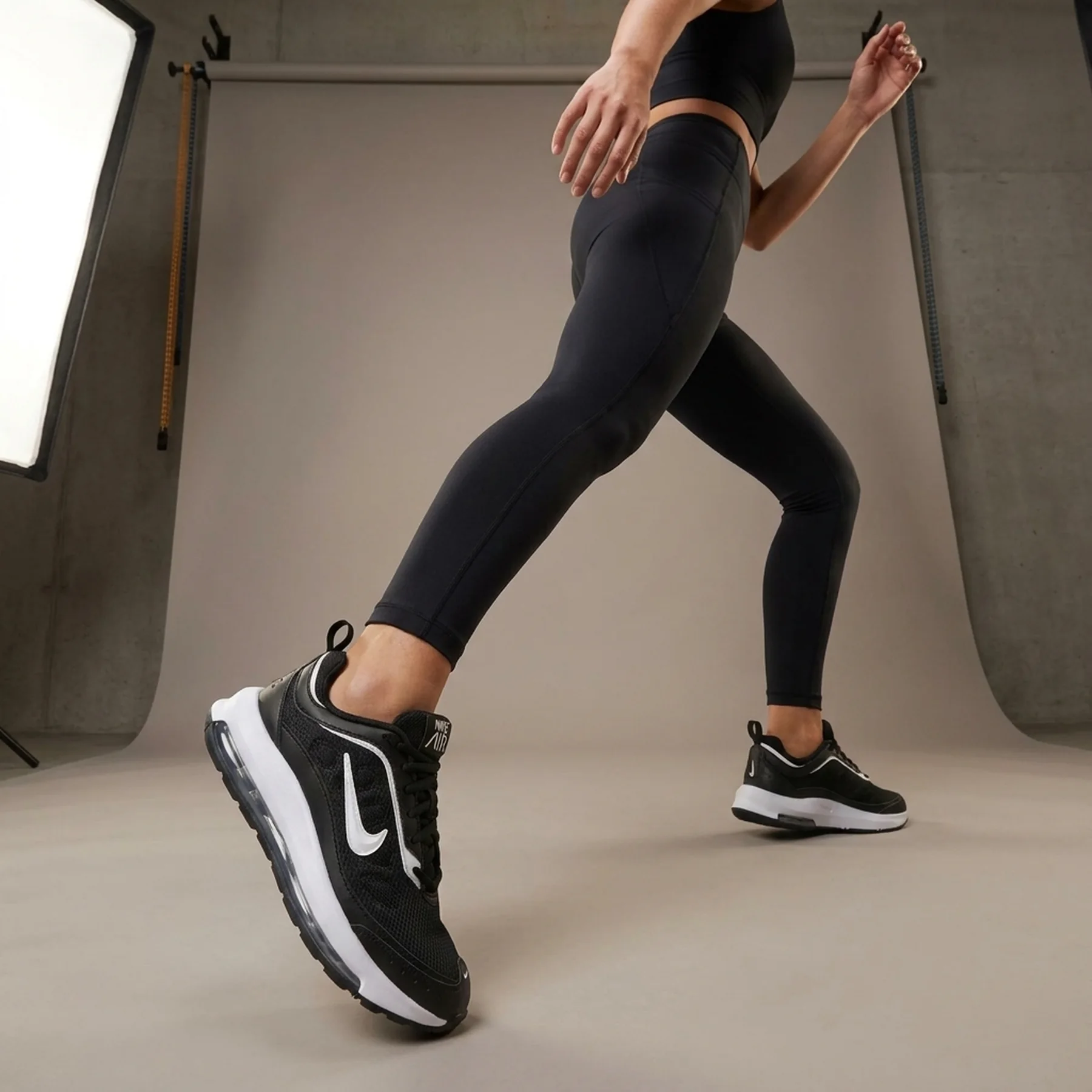 Кросівки жіночі Nike Air Max Ap (CU4870-001)