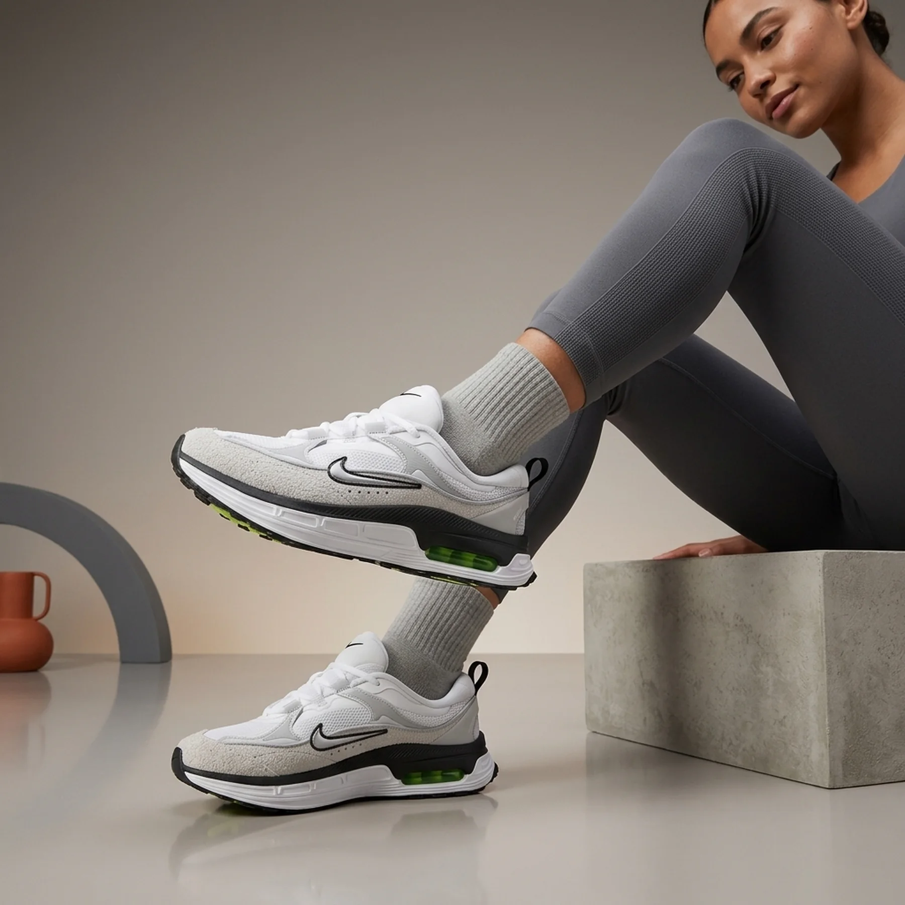 Кросівки жіночі Nike Air Max Bliss (DZ6754-100)