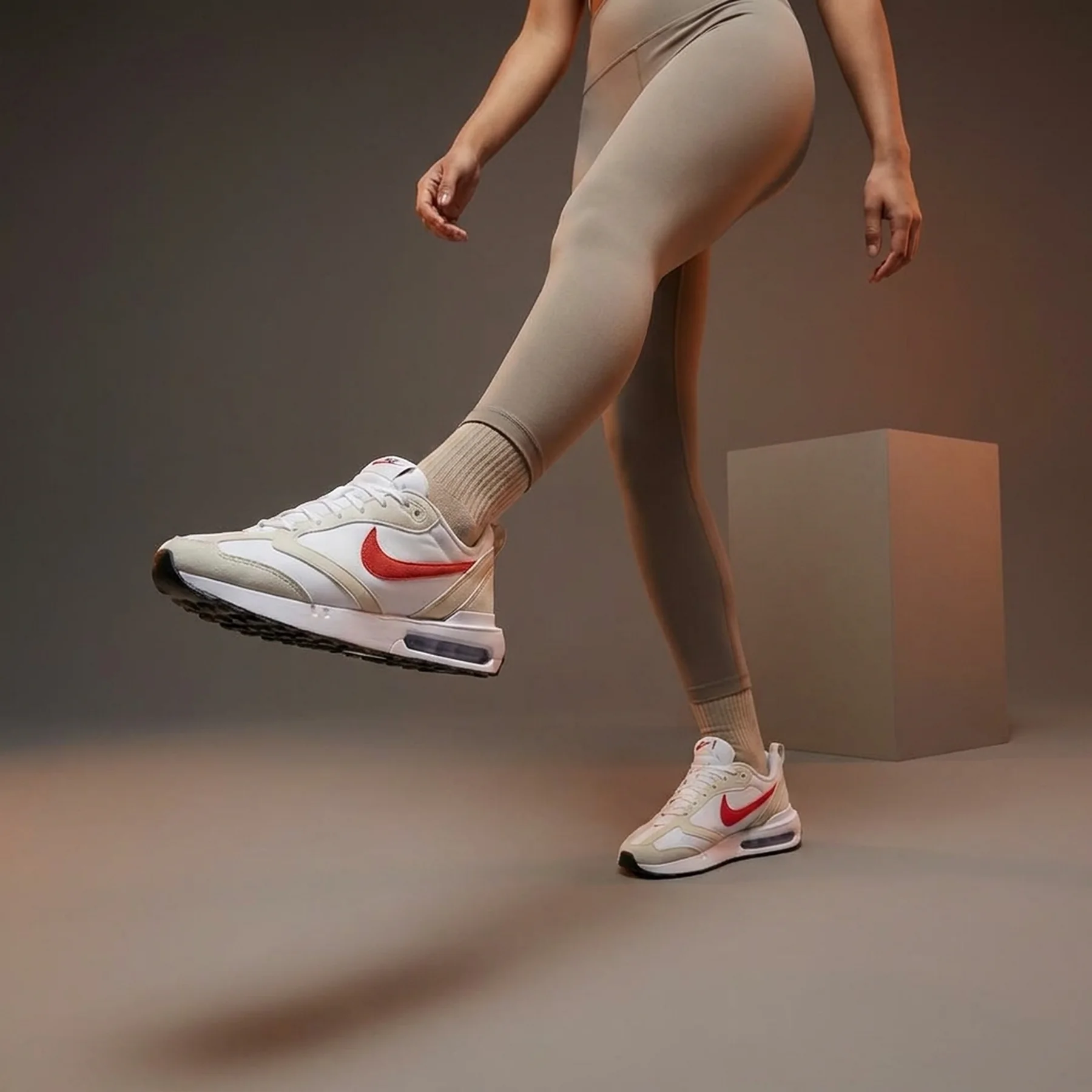 Кросівки жіночі Nike Air Max Dawn (DC4068-001)