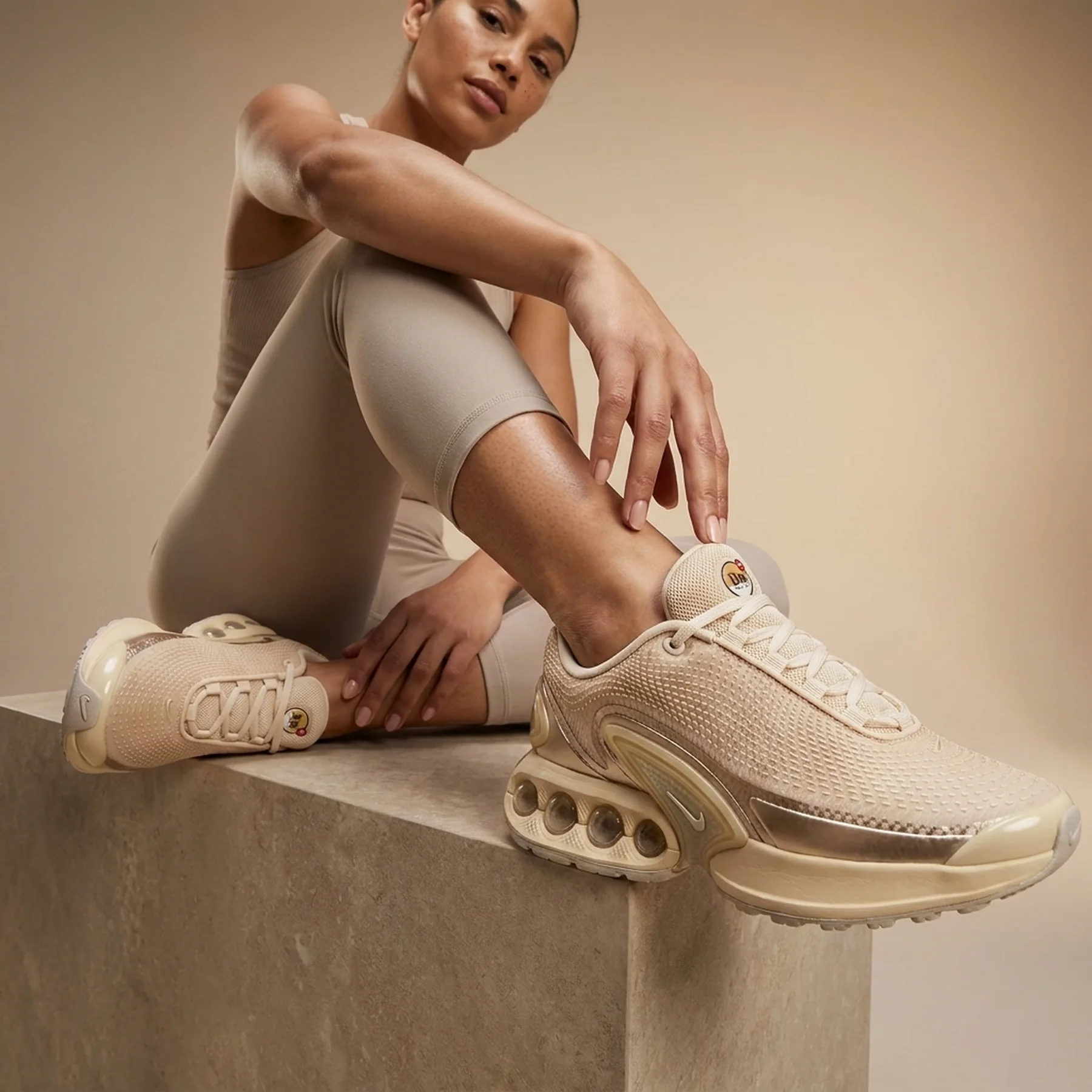 Кросівки жіночі Nike Air Max Dn (HV4861-200)
