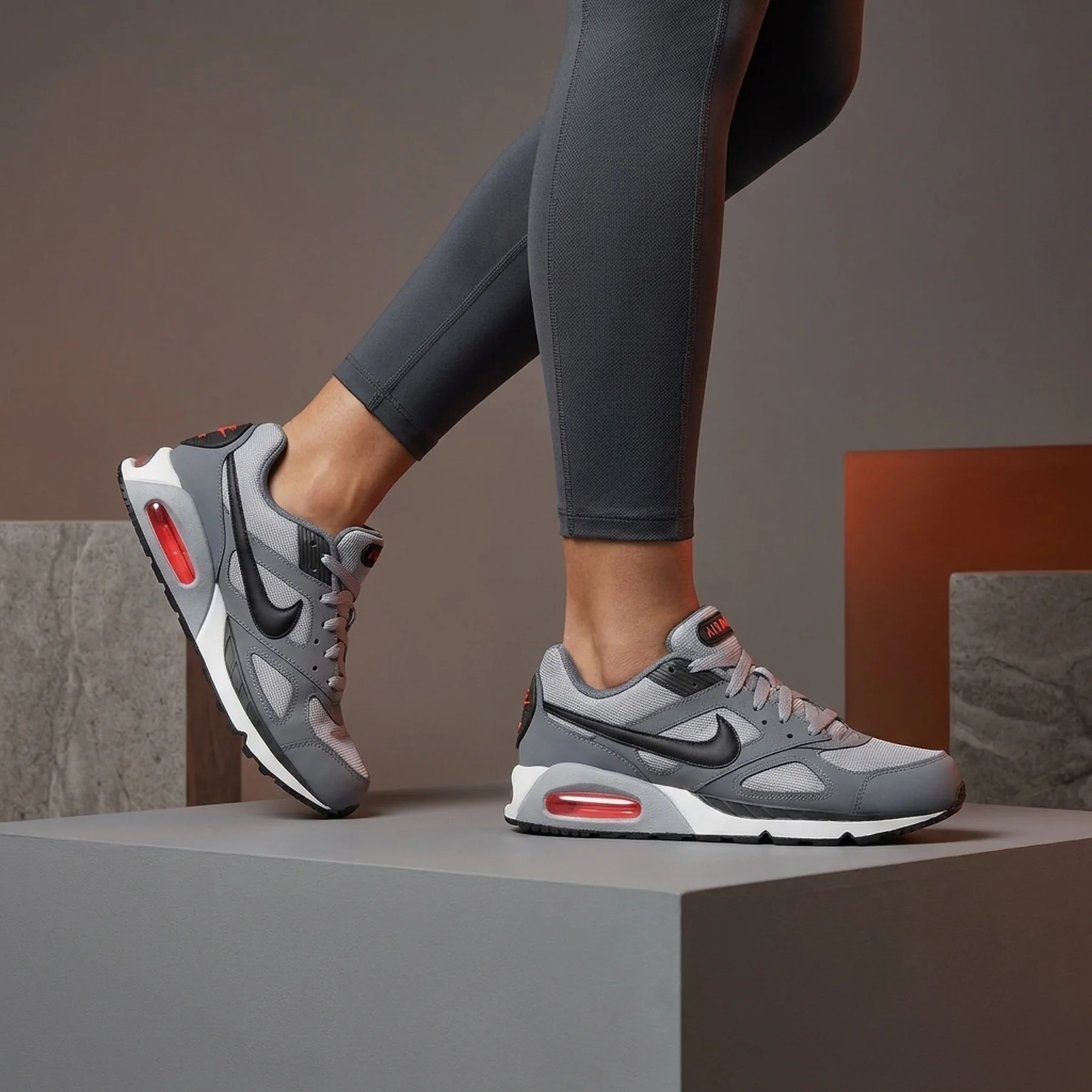 Кросівки жіночі Nike Air Max IVO 'Wolf Grey'