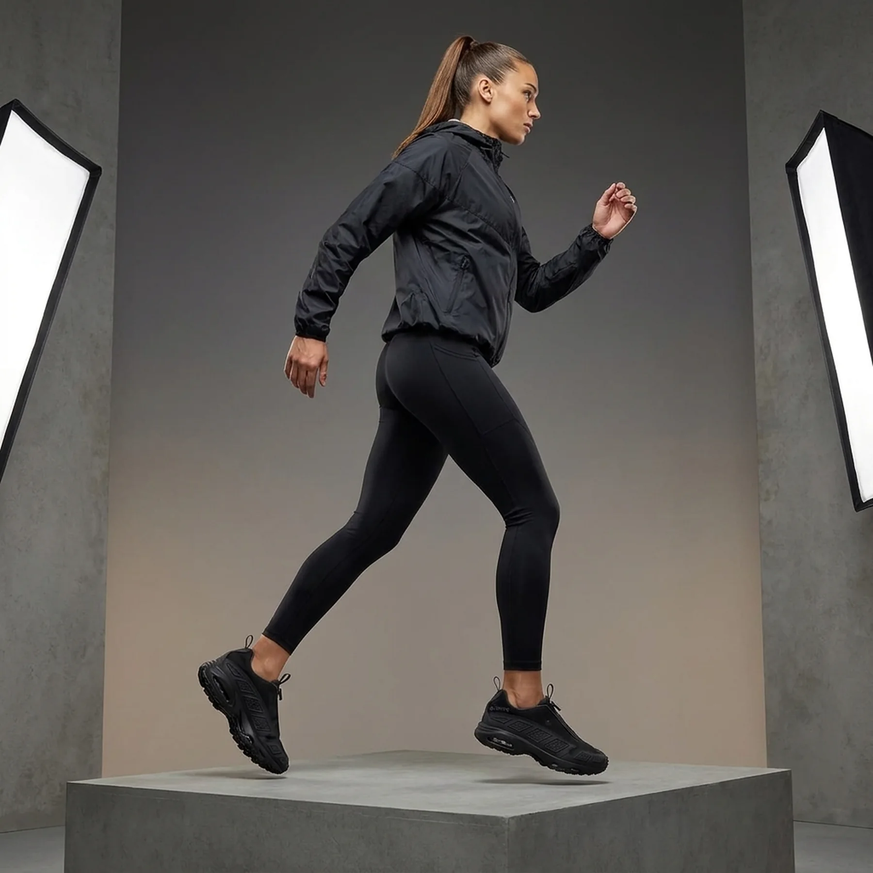 Кросівки жіночі Nike Air Max Sndr Gore-Tex (FZ4238-001)