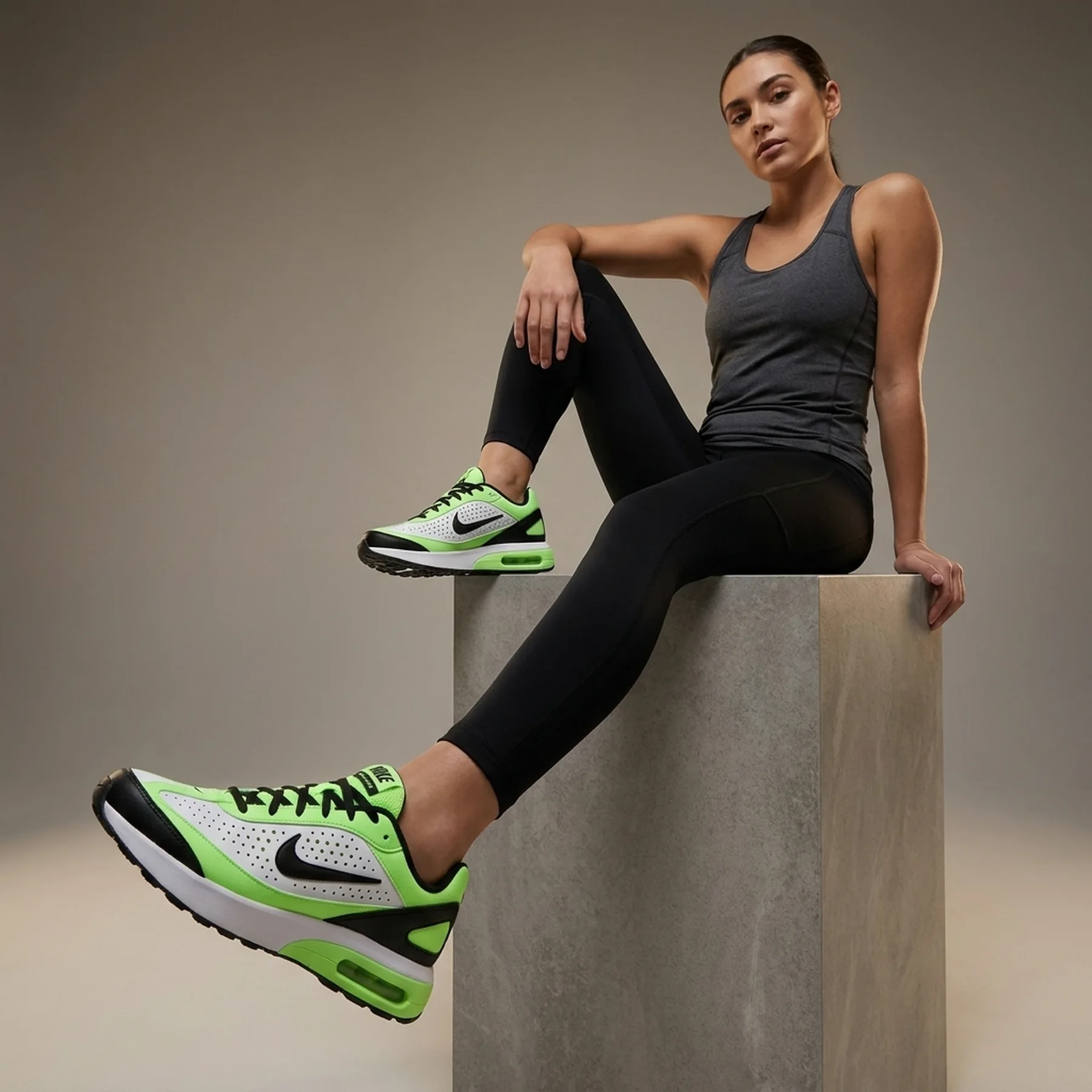 Кросівки жіночі Nike Air Max Sndr Green/Black (FZ2068-700)