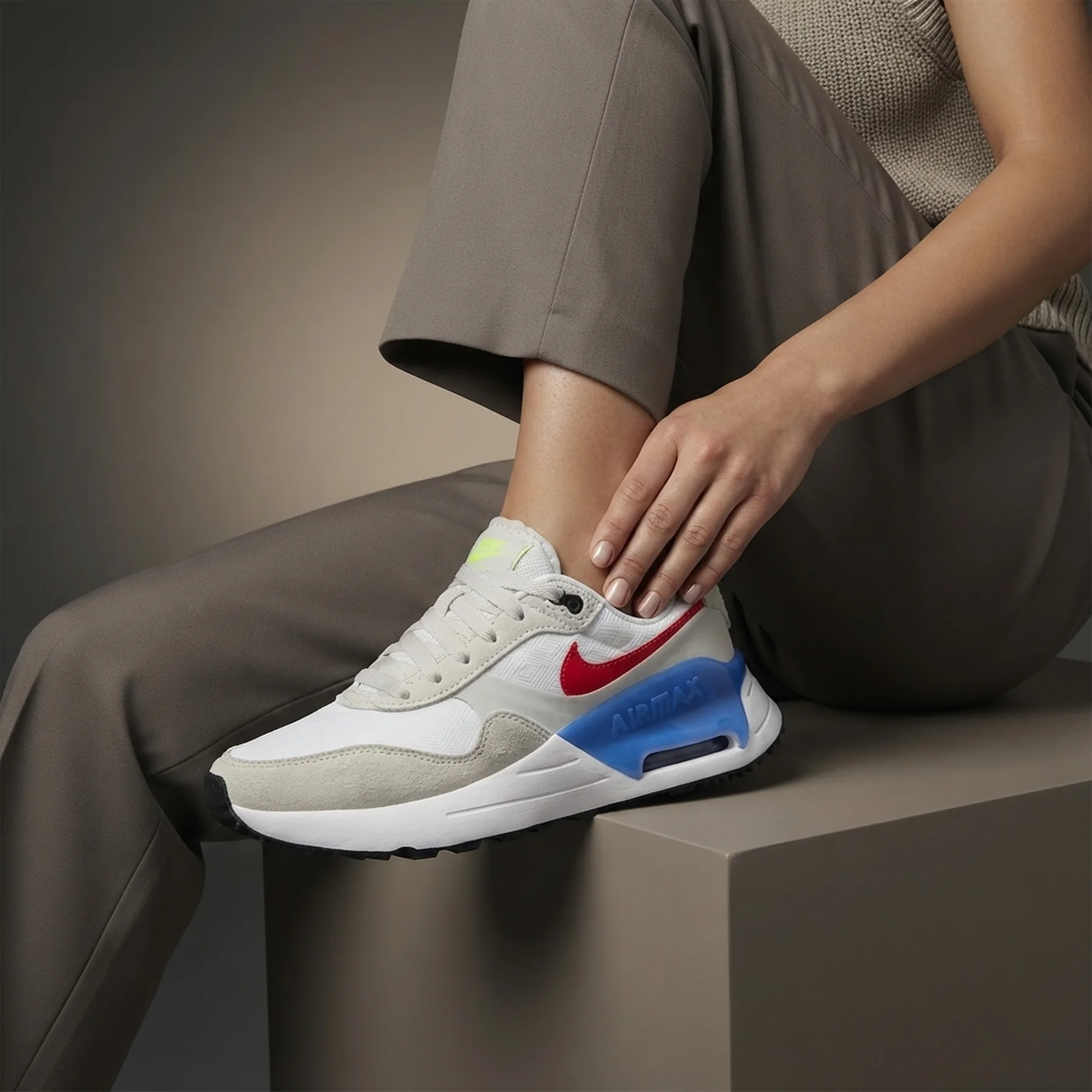 Кросівки жіночі Nike Air Max Systm (DZ1637-100)