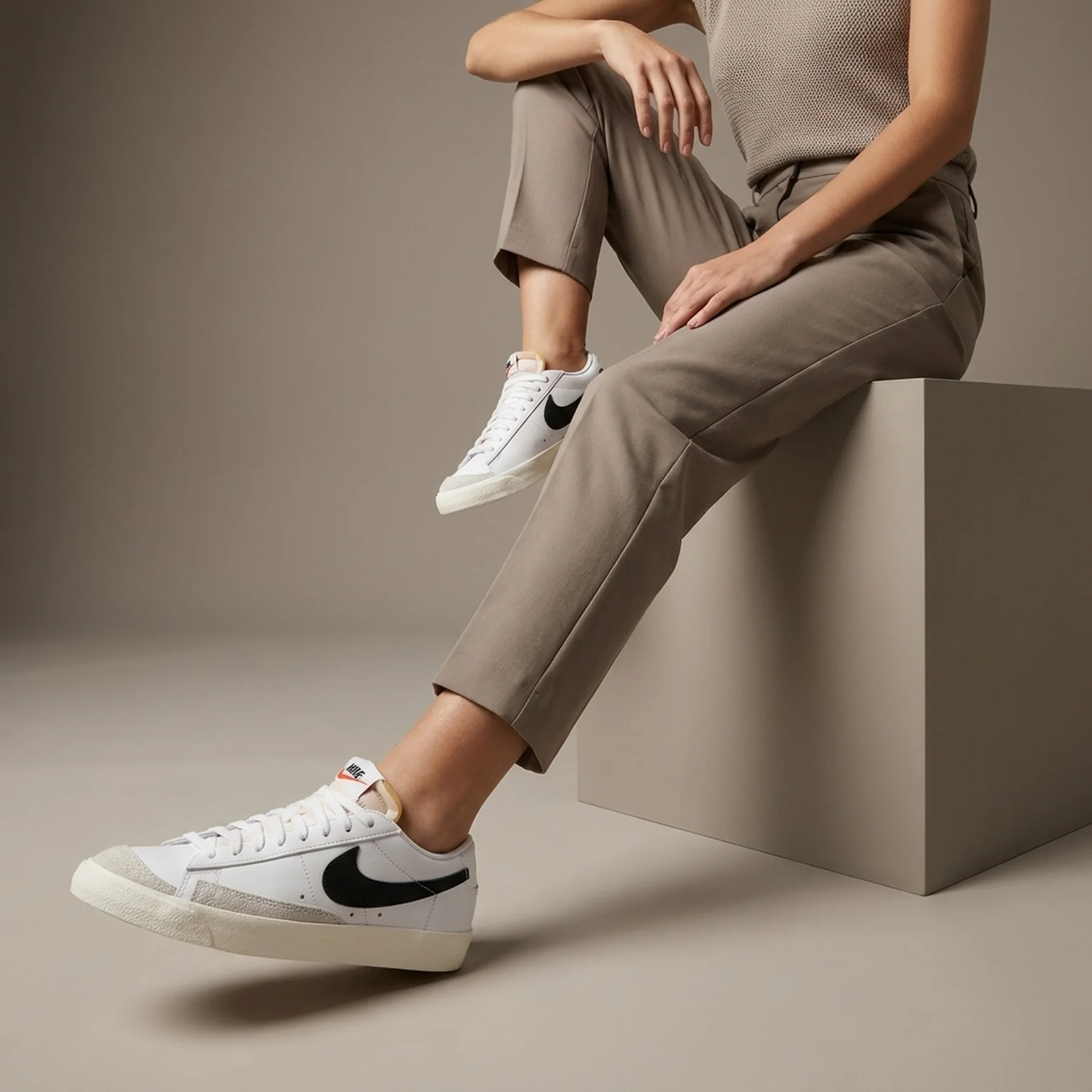 Кросівки жіночі Nike Blazer Low '77 (DC4769-102)