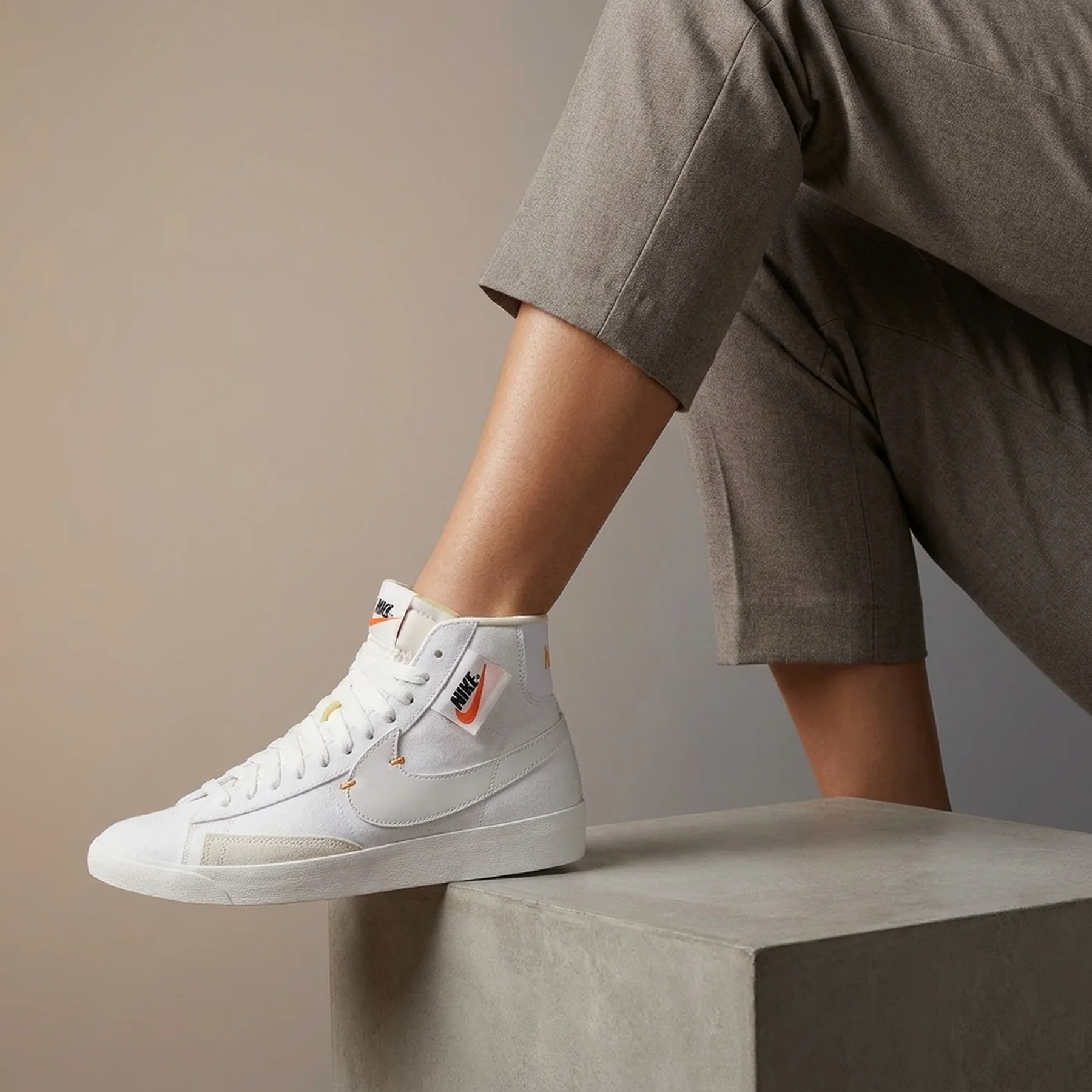 Кросівки жіночі Nike Blazer Mid Rebel (BQ4022-102)