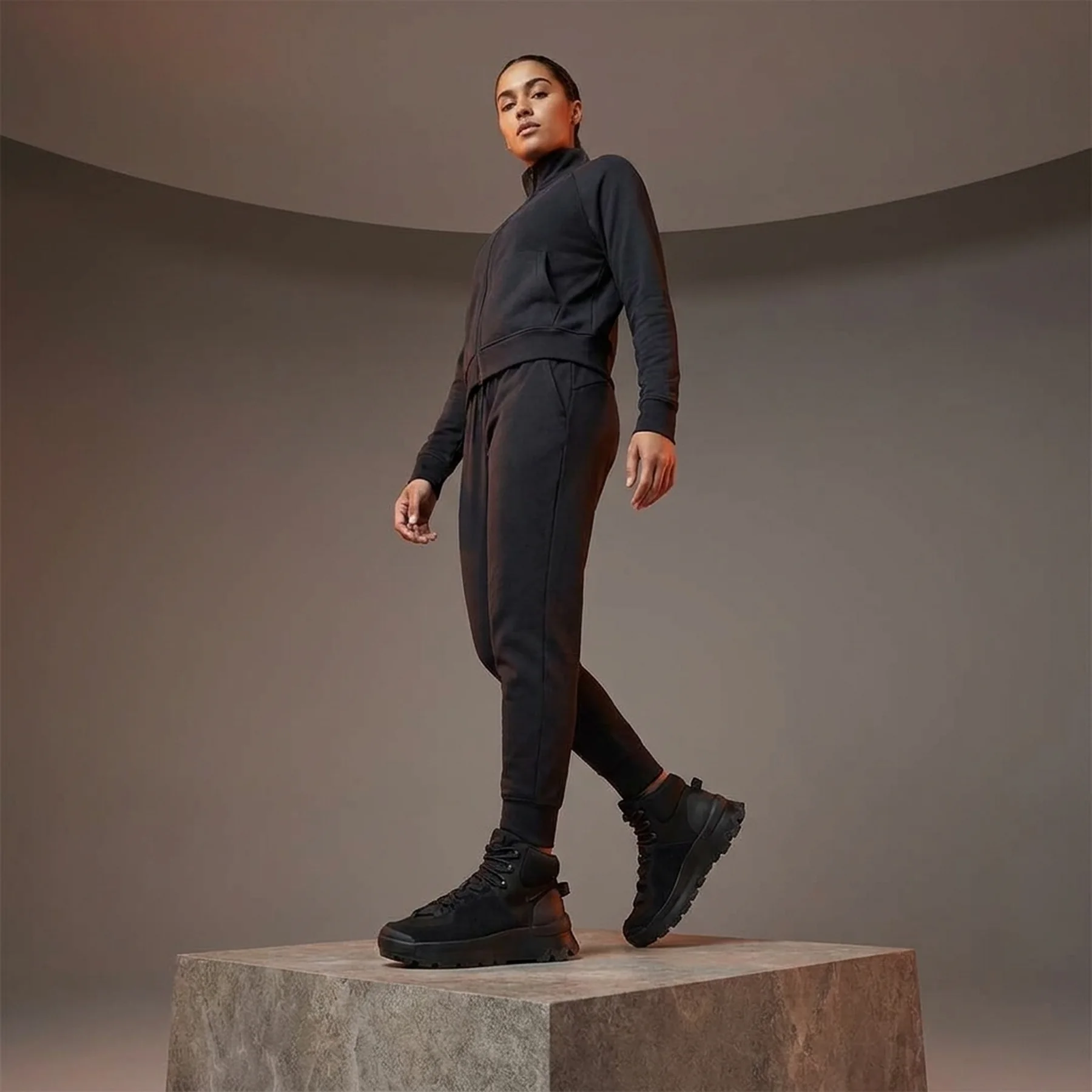 Кросівки жіночі Nike City Classic
