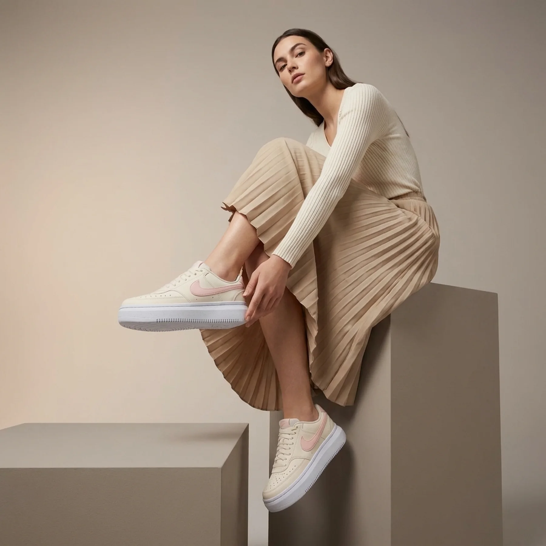 Кросівки жіночі Nike Court Vision Alta (DZ5394-108)