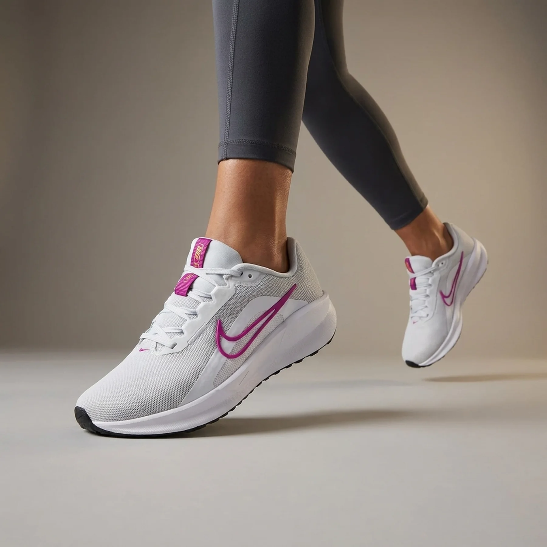 Кросівки жіночі Nike Downshifter 13 (FD6476-009)