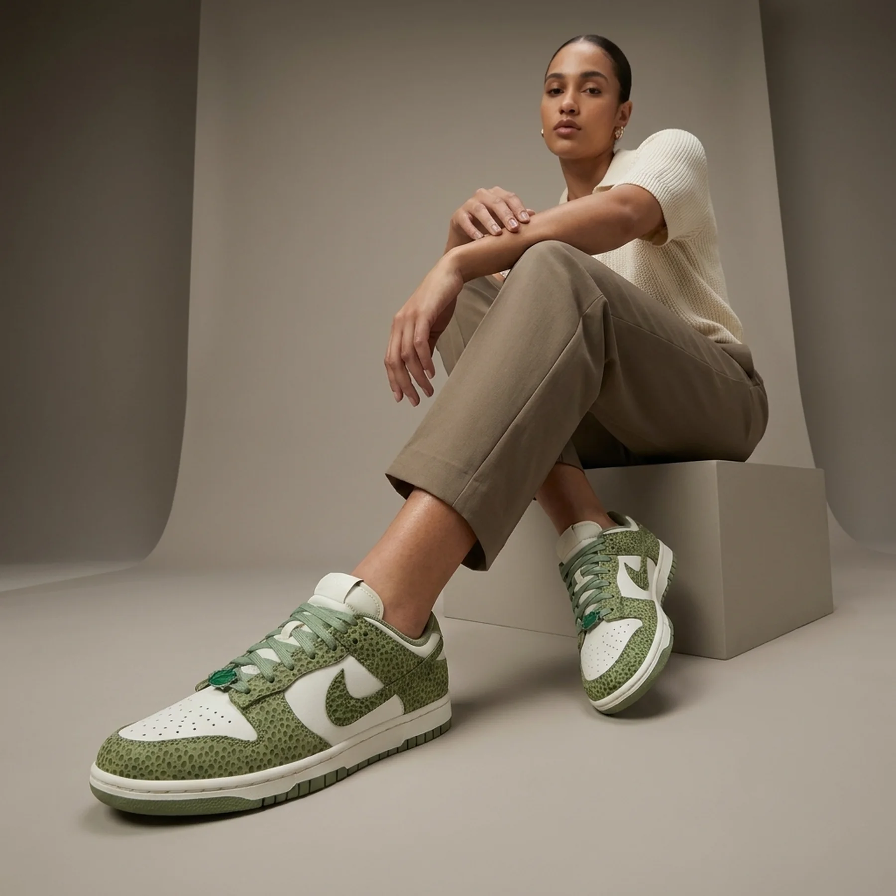 Кросівки жіночі Nike Dunk Low Green/White (FV6516-300)