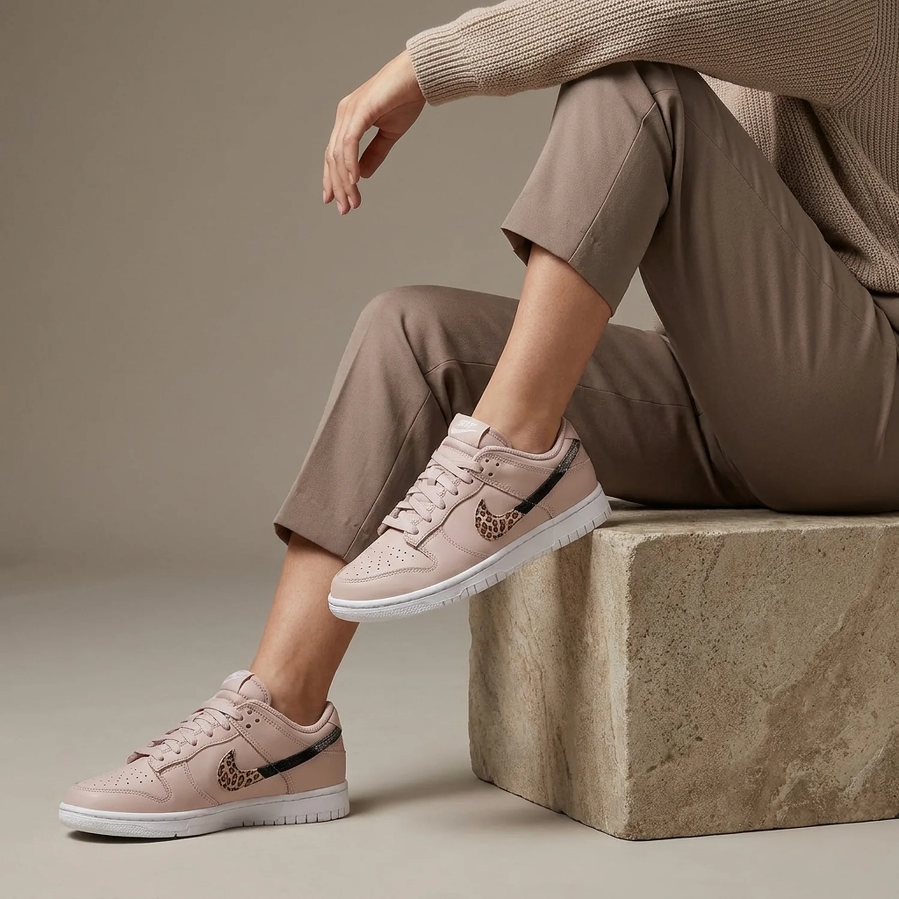Кросівки жіночі Nike Dunk Low Se (DD7099-200)