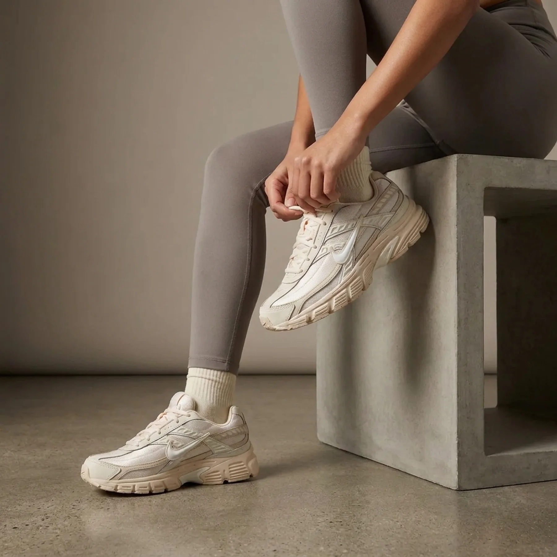 Кросівки жіночі Nike Initiator (394053-103)