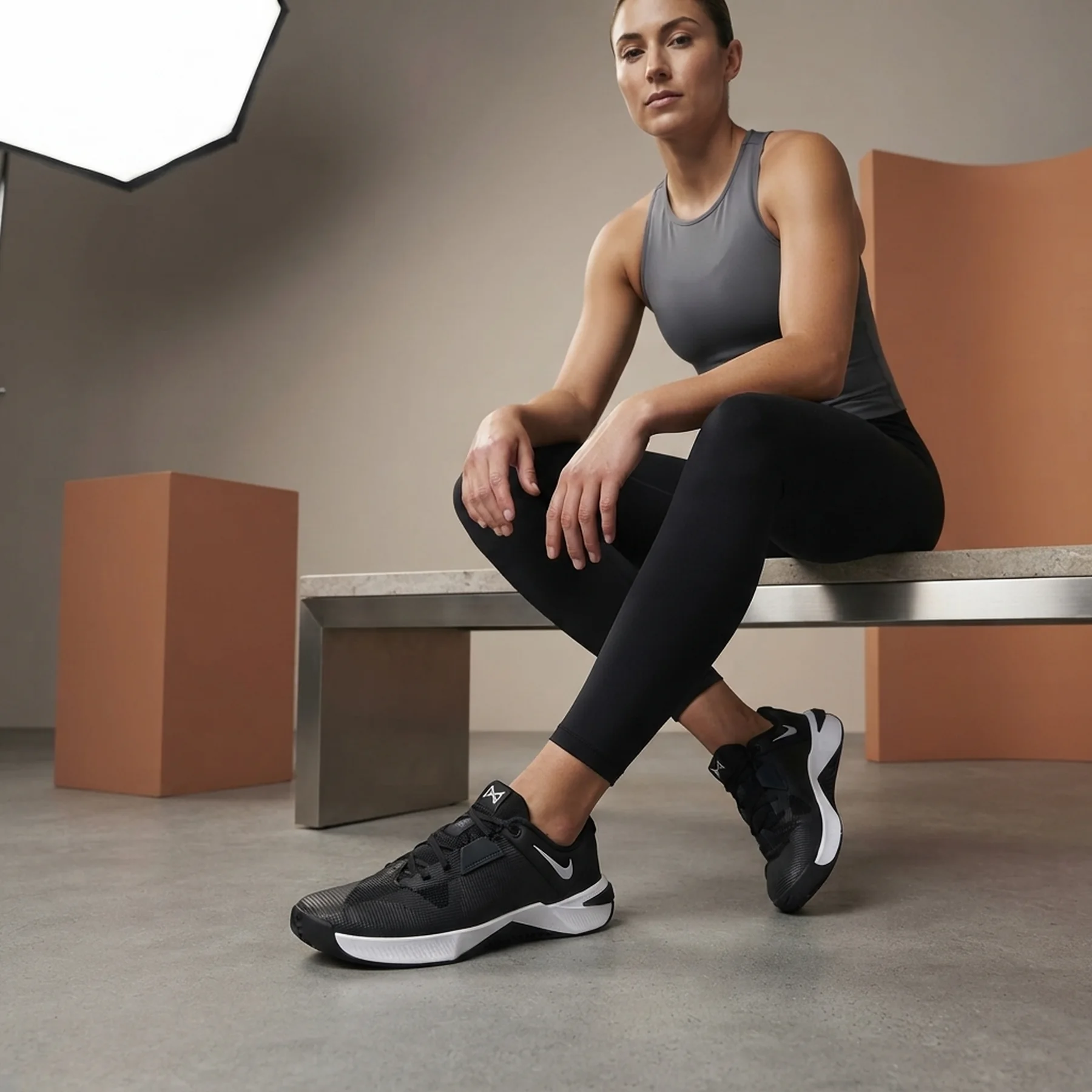 Кросівки жіночі Nike Metcon 10 (HQ2620-001)