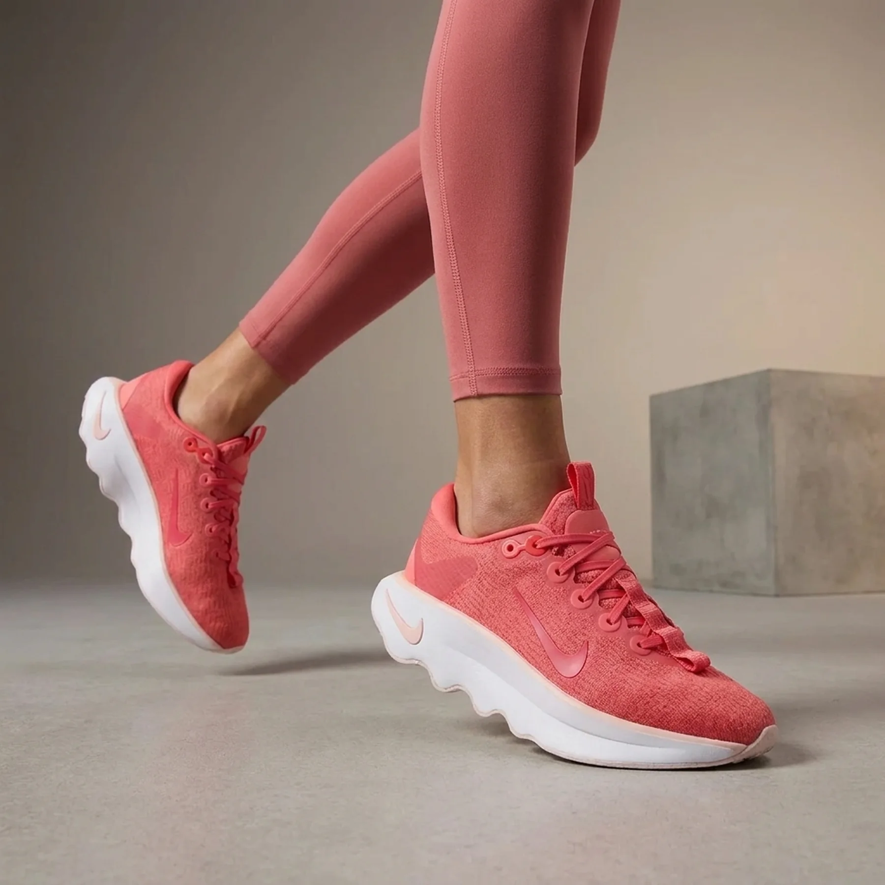 Кросівки жіночі Nike Motiva (DV1238-802)