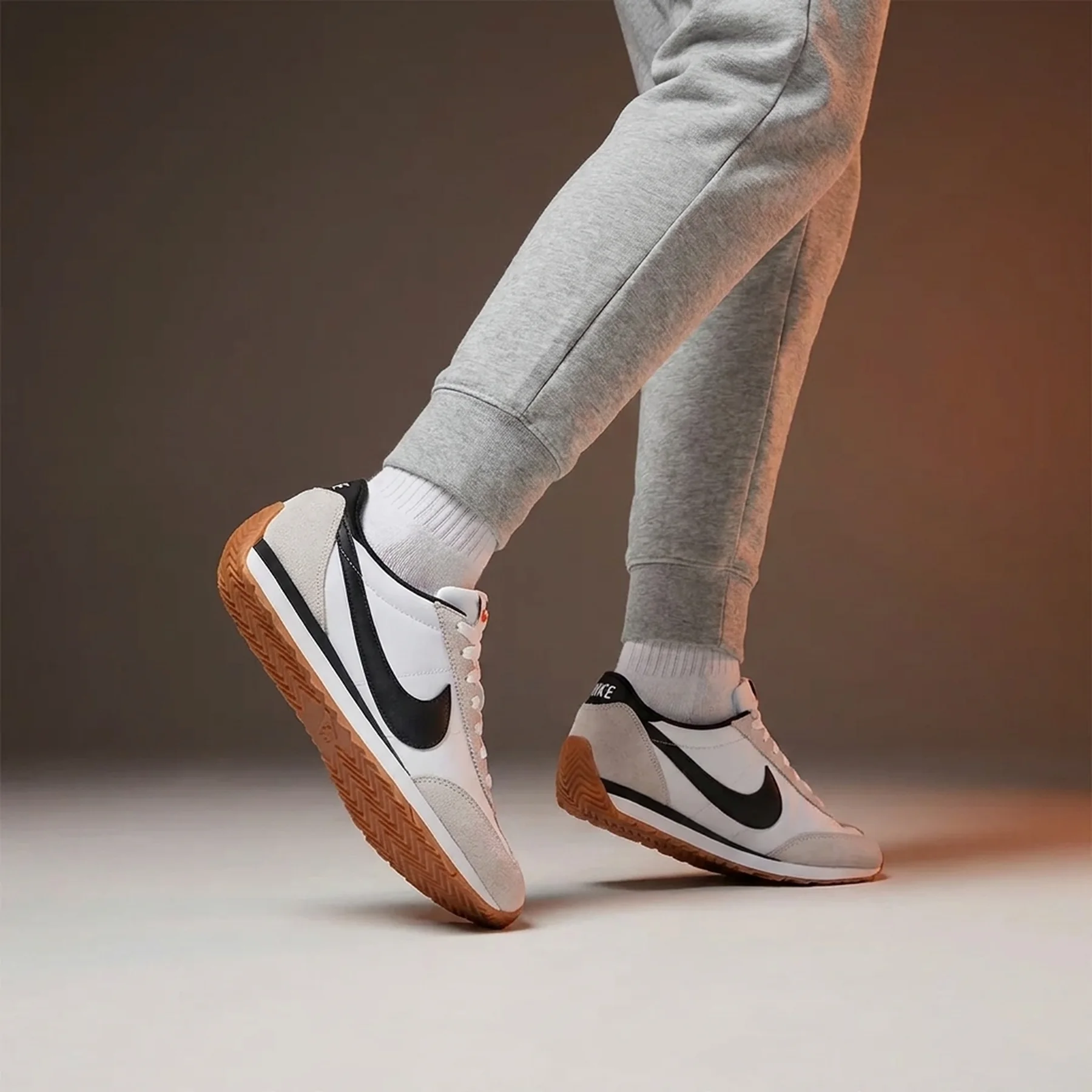 Кросівки жіночі Nike Pacific White/Grey (HQ2052-100)
