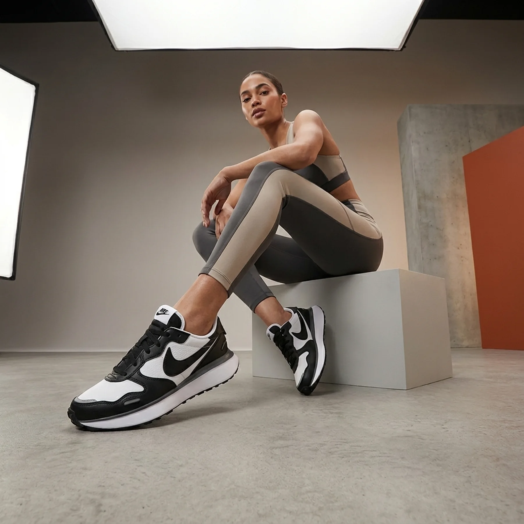 Кросівки жіночі Nike Phoenix Waffle Lth (FQ8721-102)