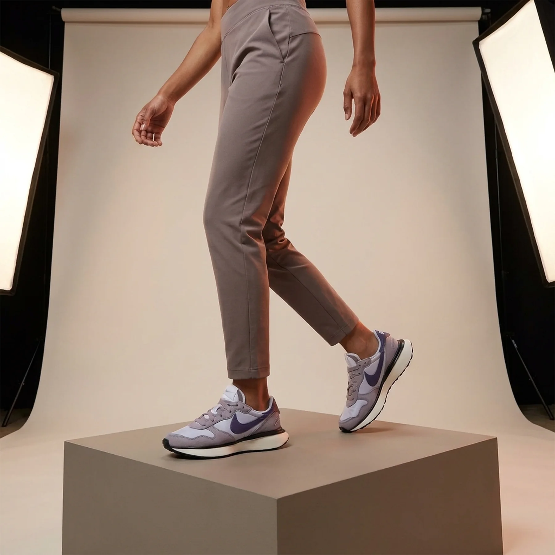 Кросівки жіночі Nike Phoenix Waffle (FD2196-003)