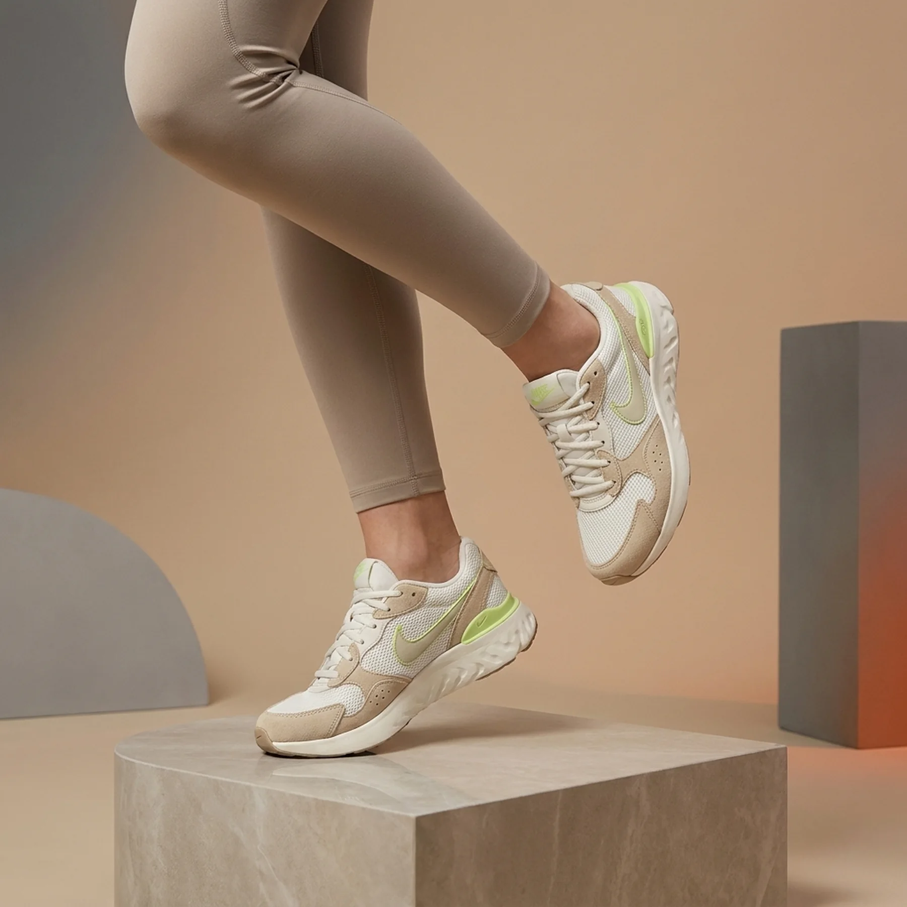 Кросівки жіночі Nike React Revision Green (DQ5188-101)