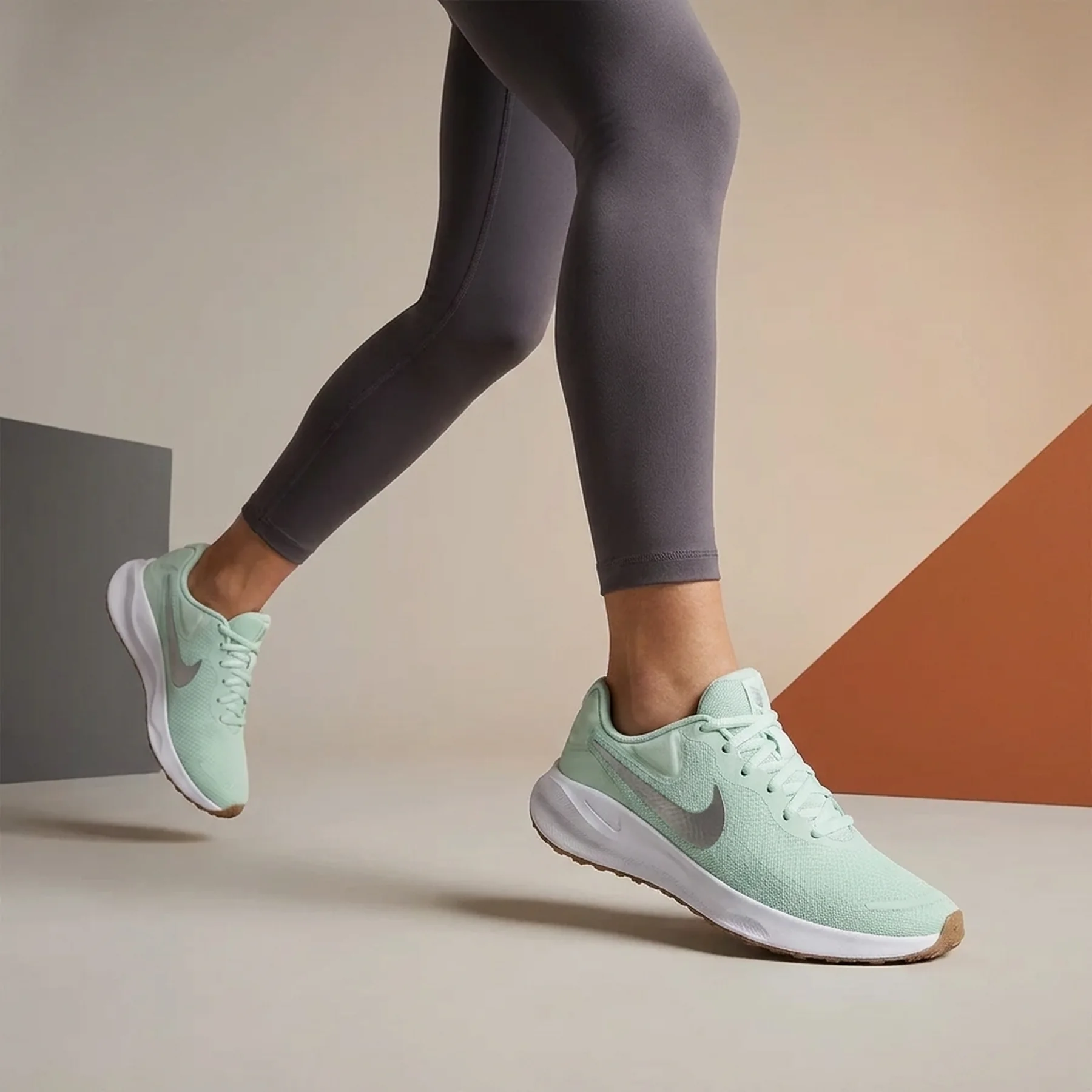 Кросівки жіночі Nike Revolution 7 (FB2208-303)