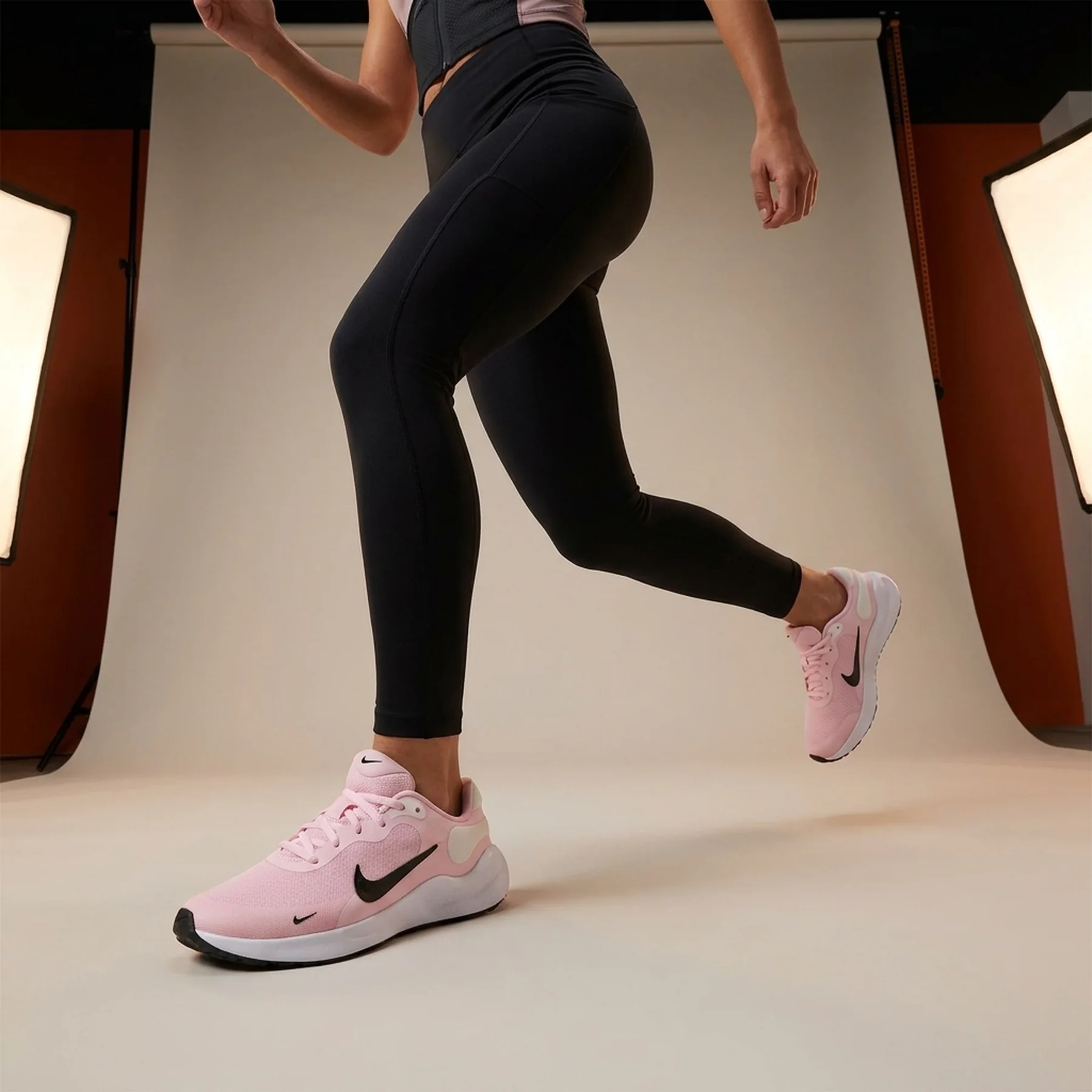 Кросівки жіночі Nike Revolution 7 (Gs) (FB7689-600)