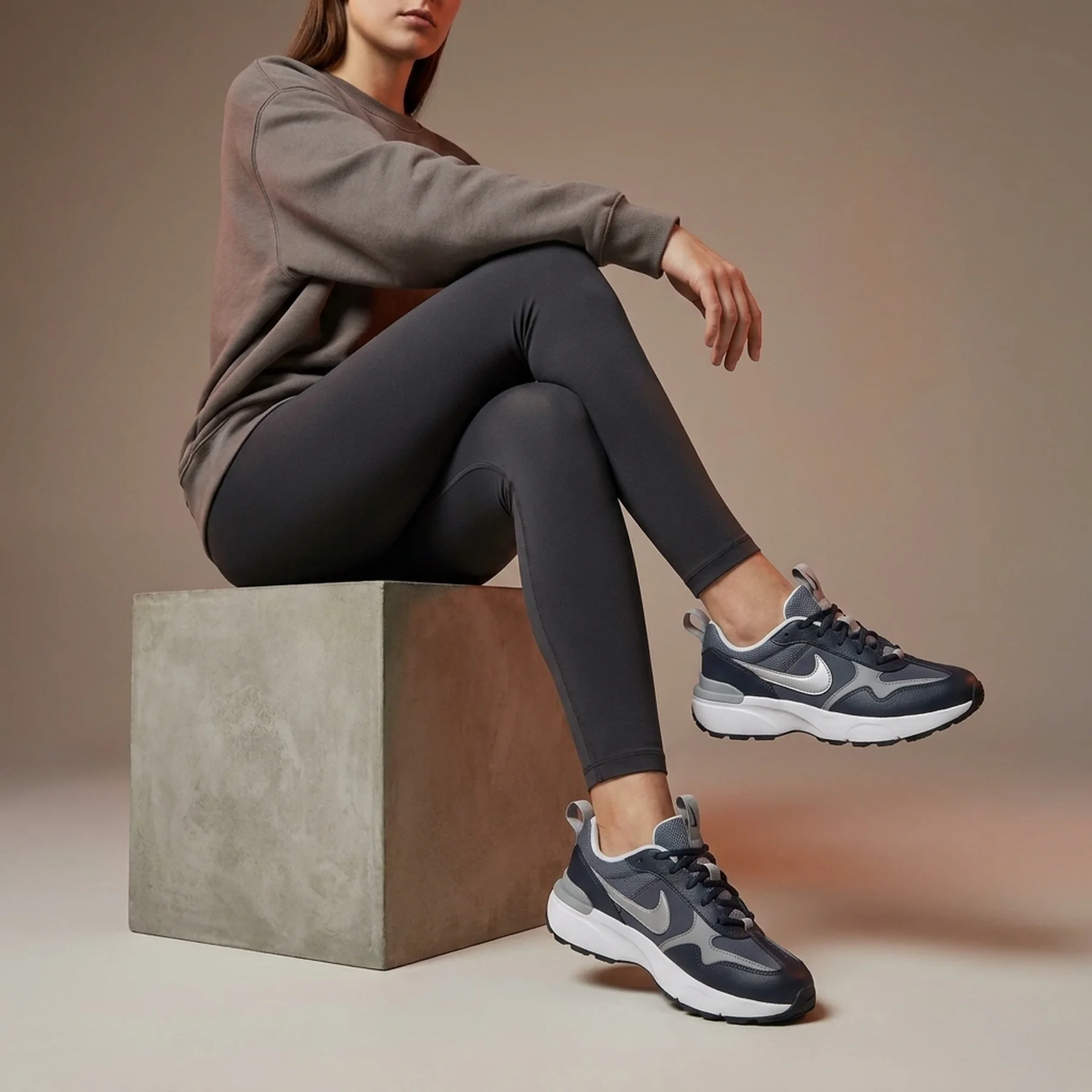 Кросівки жіночі Nike Tc 7900 (DD9682-001)