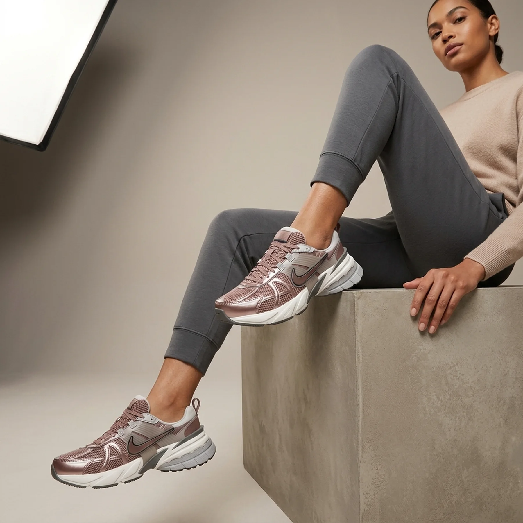 Кросівки жіночі Nike V2k Run Brown (FD0736-200)