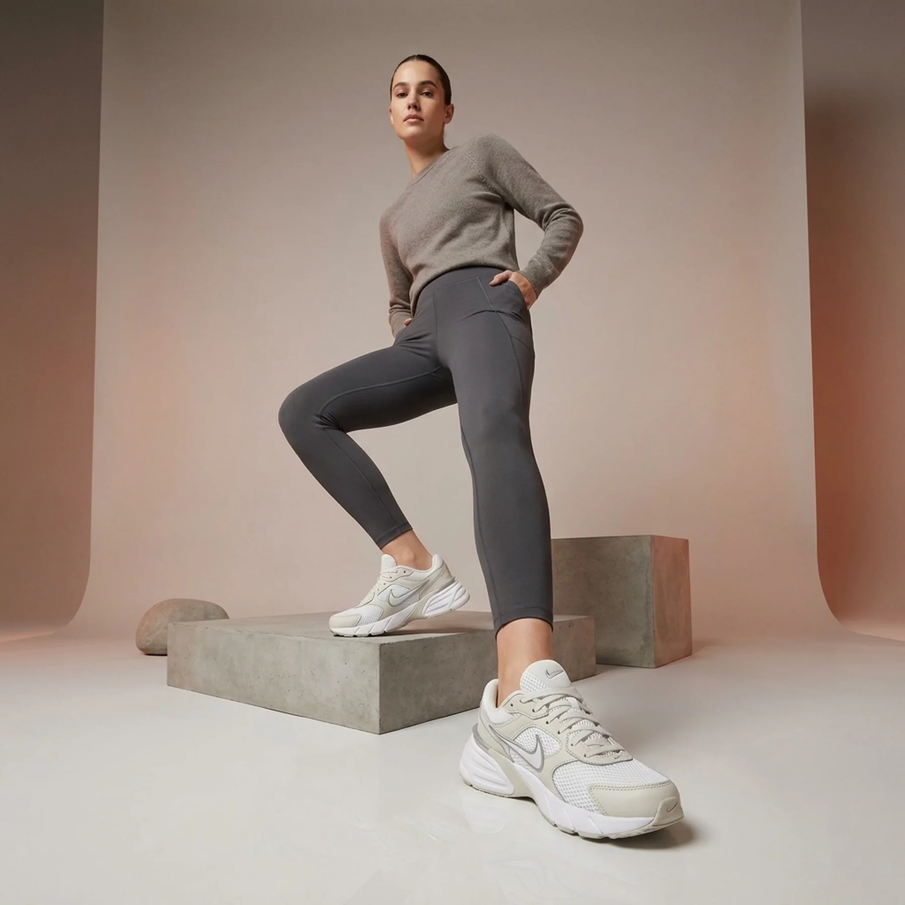 Кросівки жіночі Nike V2k Run (FD0736-006)
