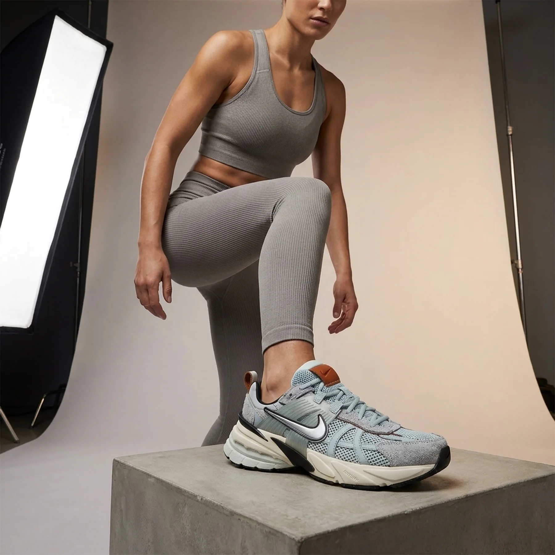 Кросівки жіночі Nike V2k Run (FN6703-003)