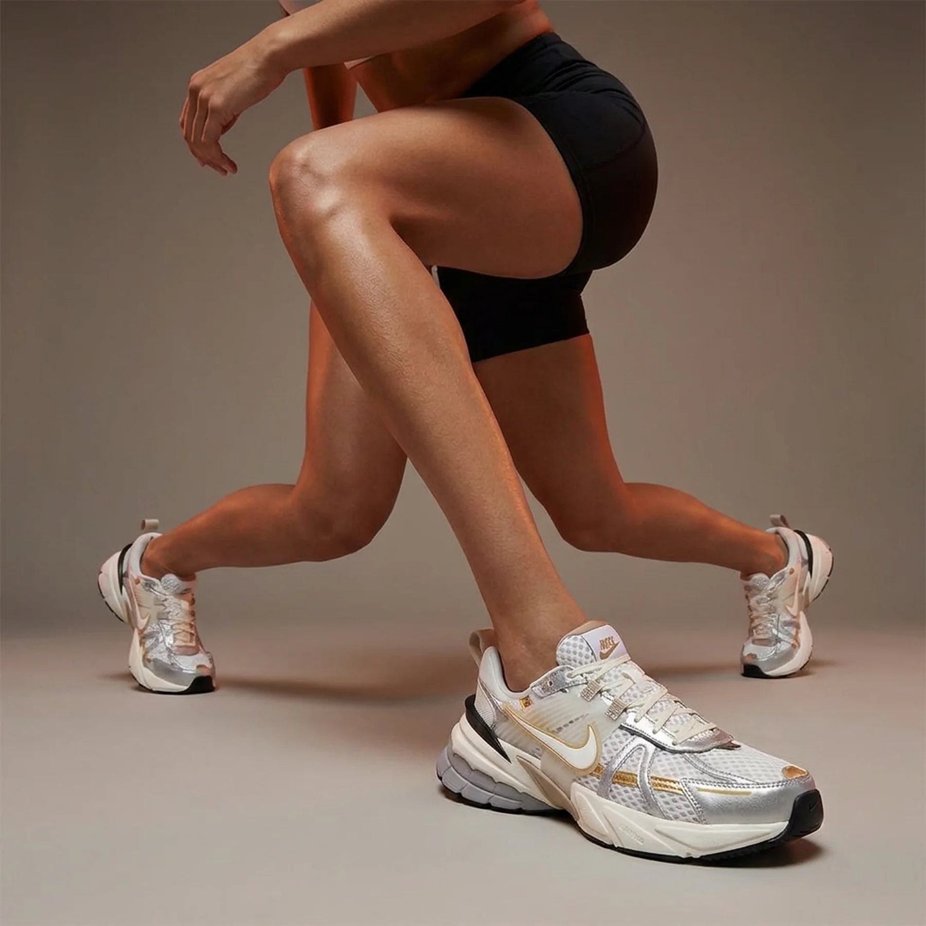Кросівки жіночі Nike V2k Run (HJ7245-100)