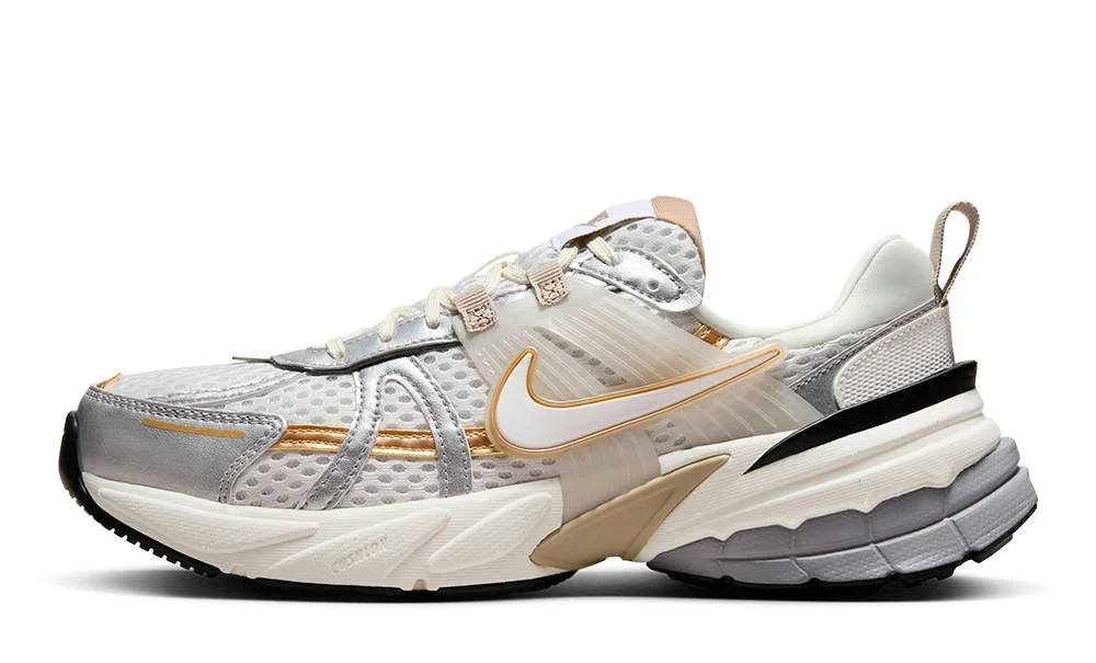 Кросівки жіночі Nike V2k Run (HJ7245-100)